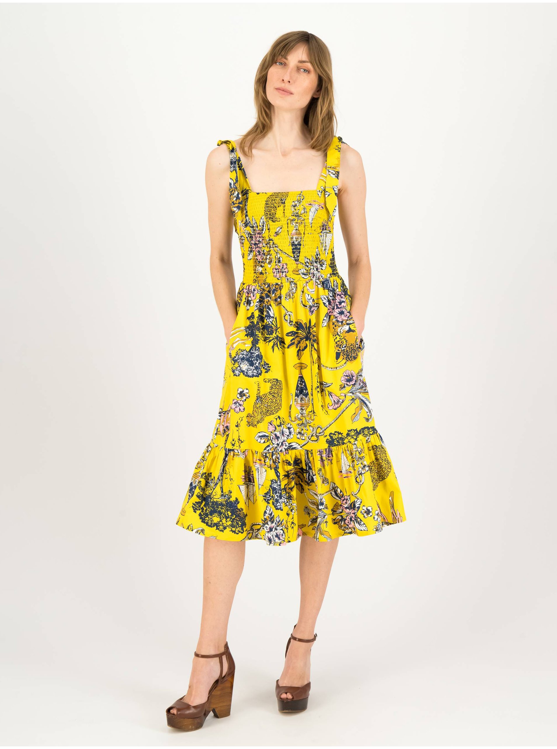 Levně Žluté dámské květované šaty Blutsgeschwister Seaside Picknick Love - Dámské