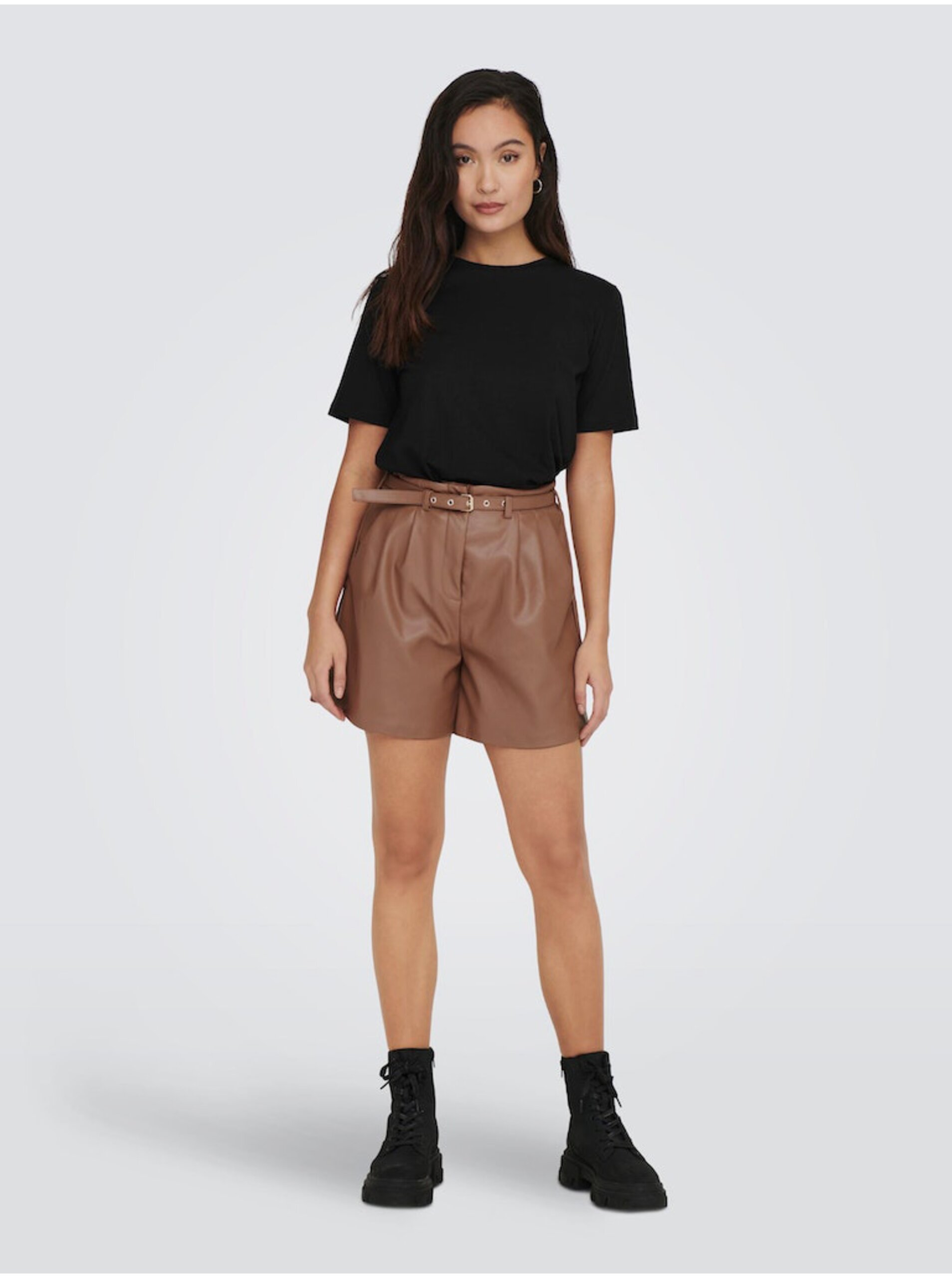 Topuri si tricouri pentru femei ONLY - negru