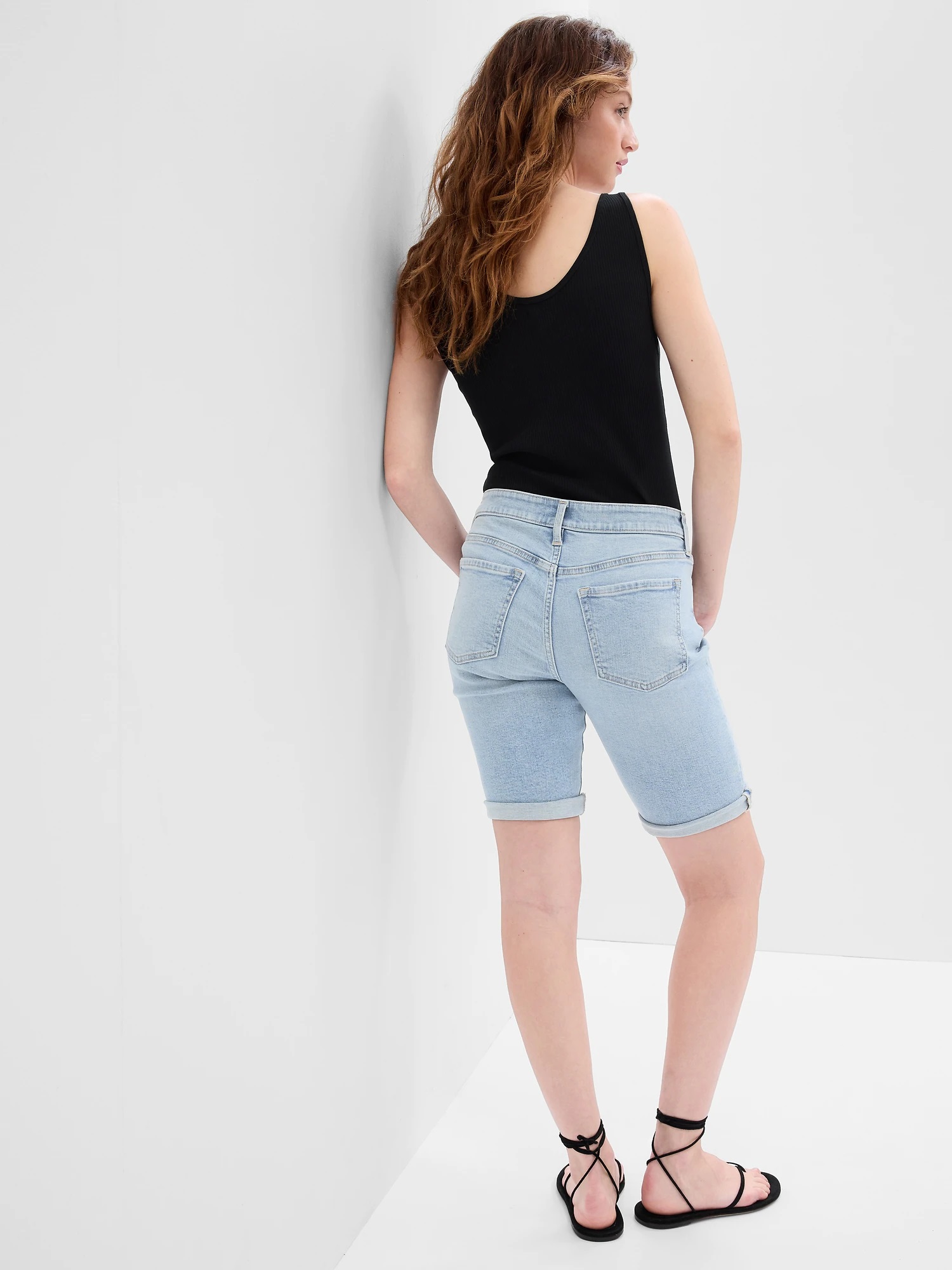 Pantaloni scurti pentru femei GAP - albastru deschis