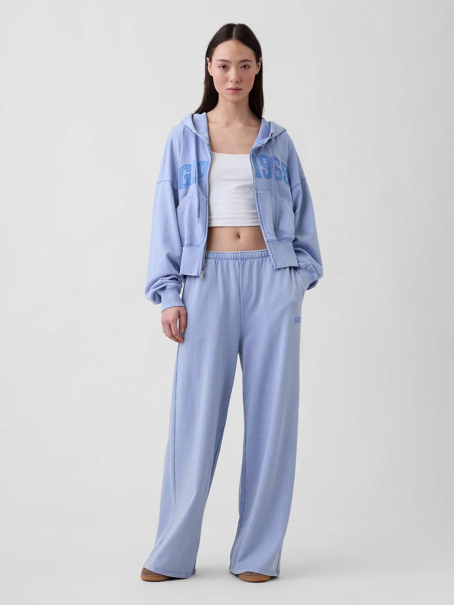 Дамски спортни панталони GAP с лого 1969