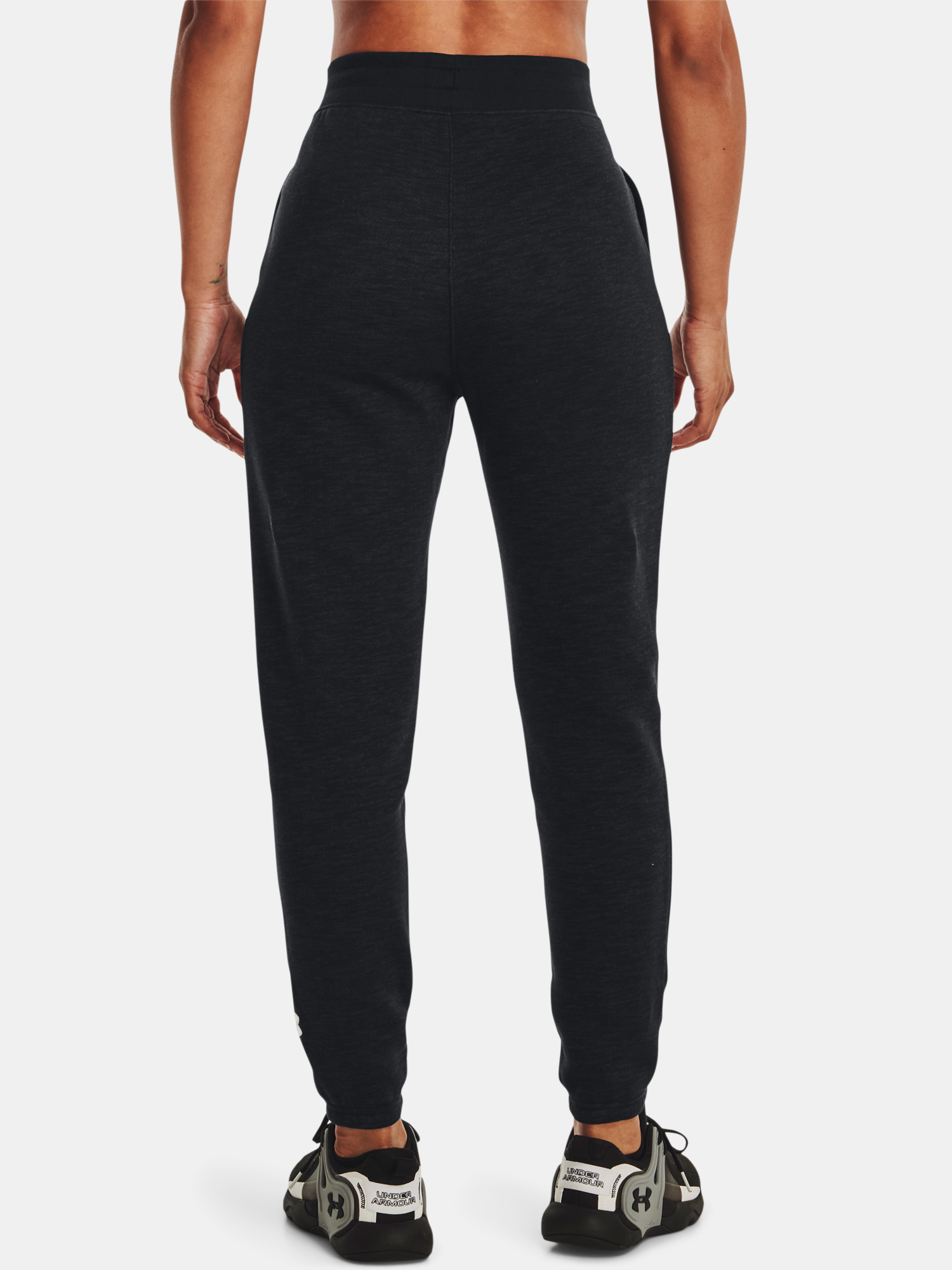 Pantaloni si pantaloni scurti pentru femei Under Armour - negru