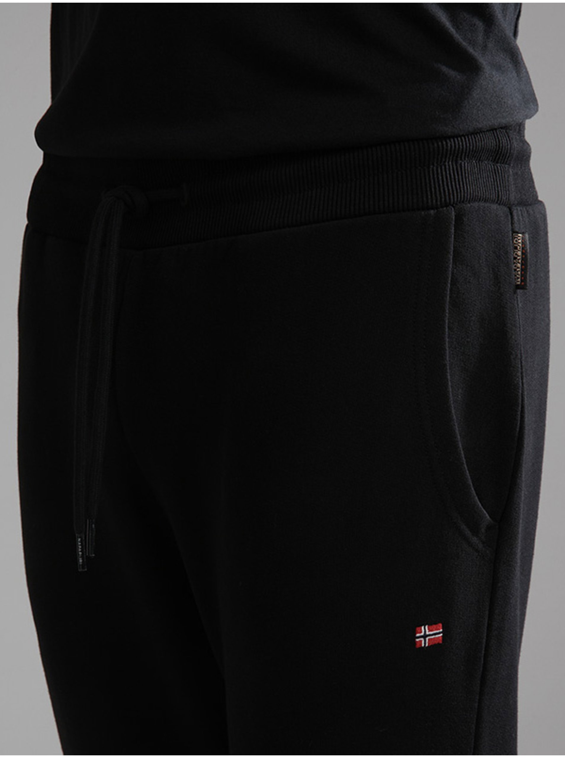 Pantaloni de trening Napapijri Basic