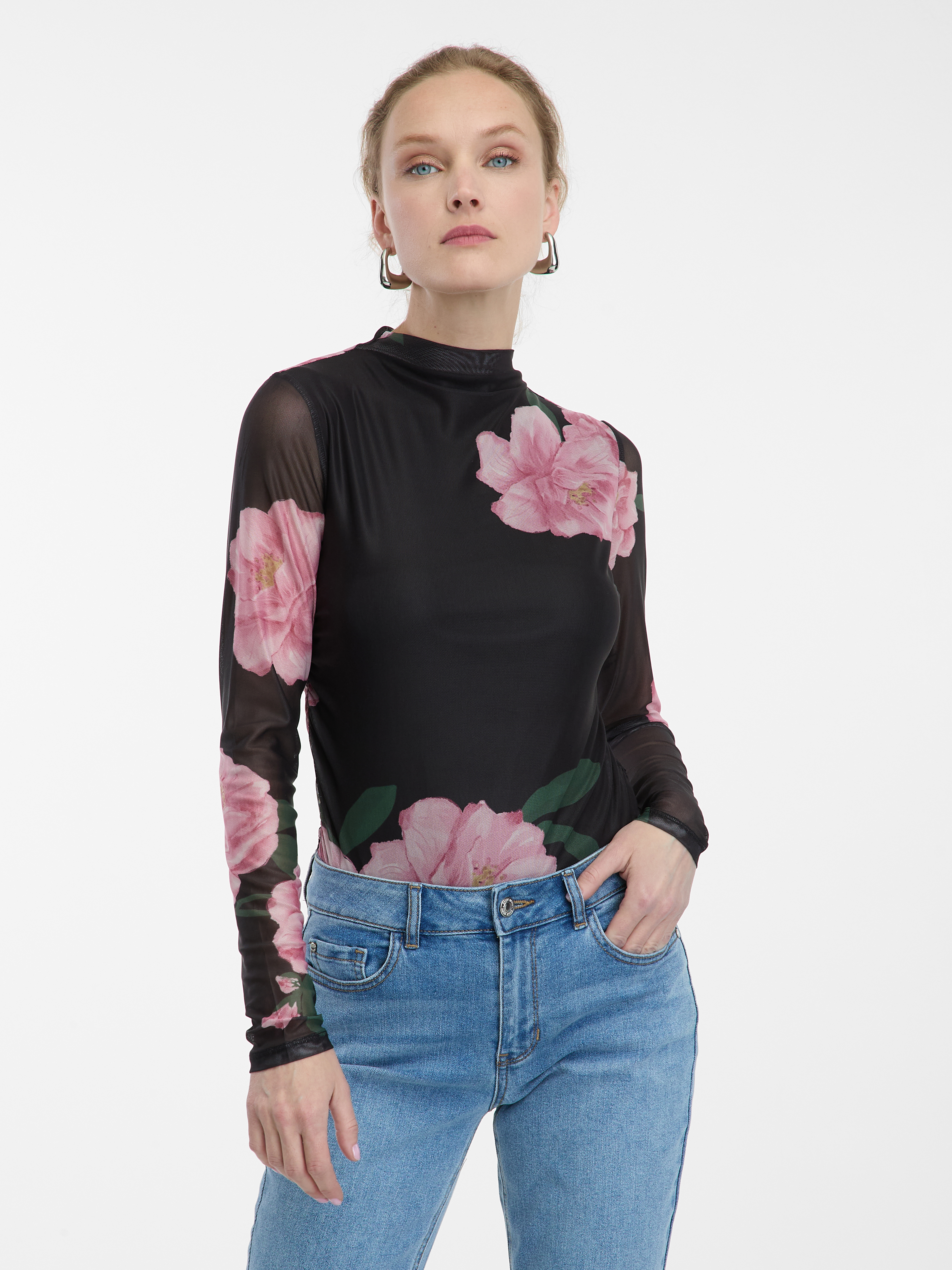 Černá halenka s květinovým vzorem