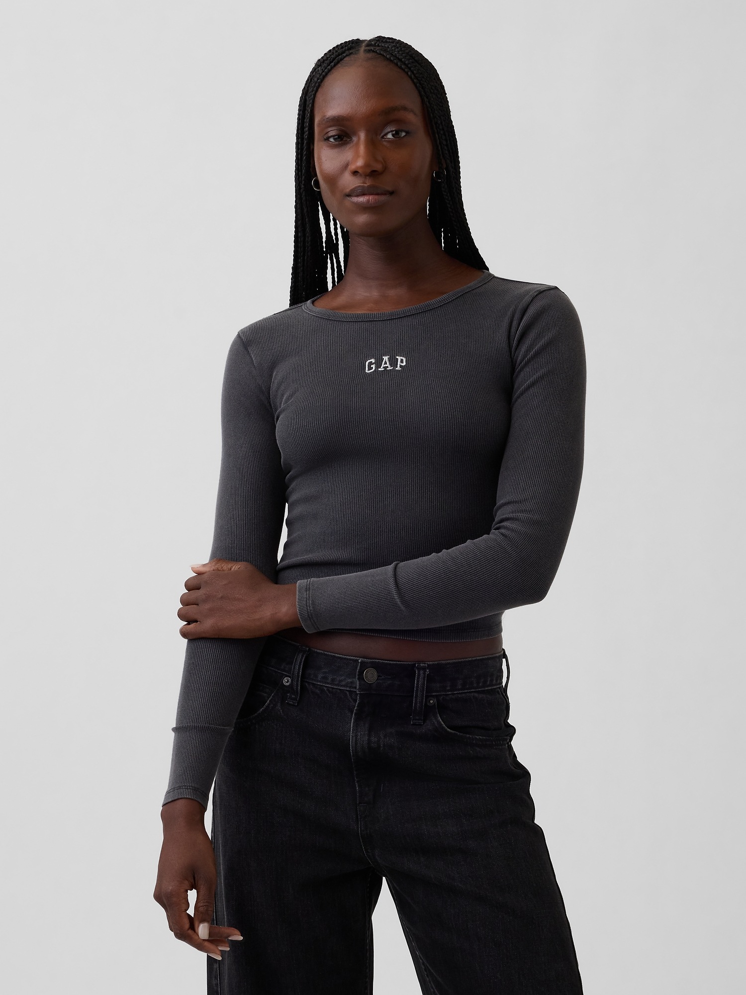 Тениска с оребрено лого на GAP