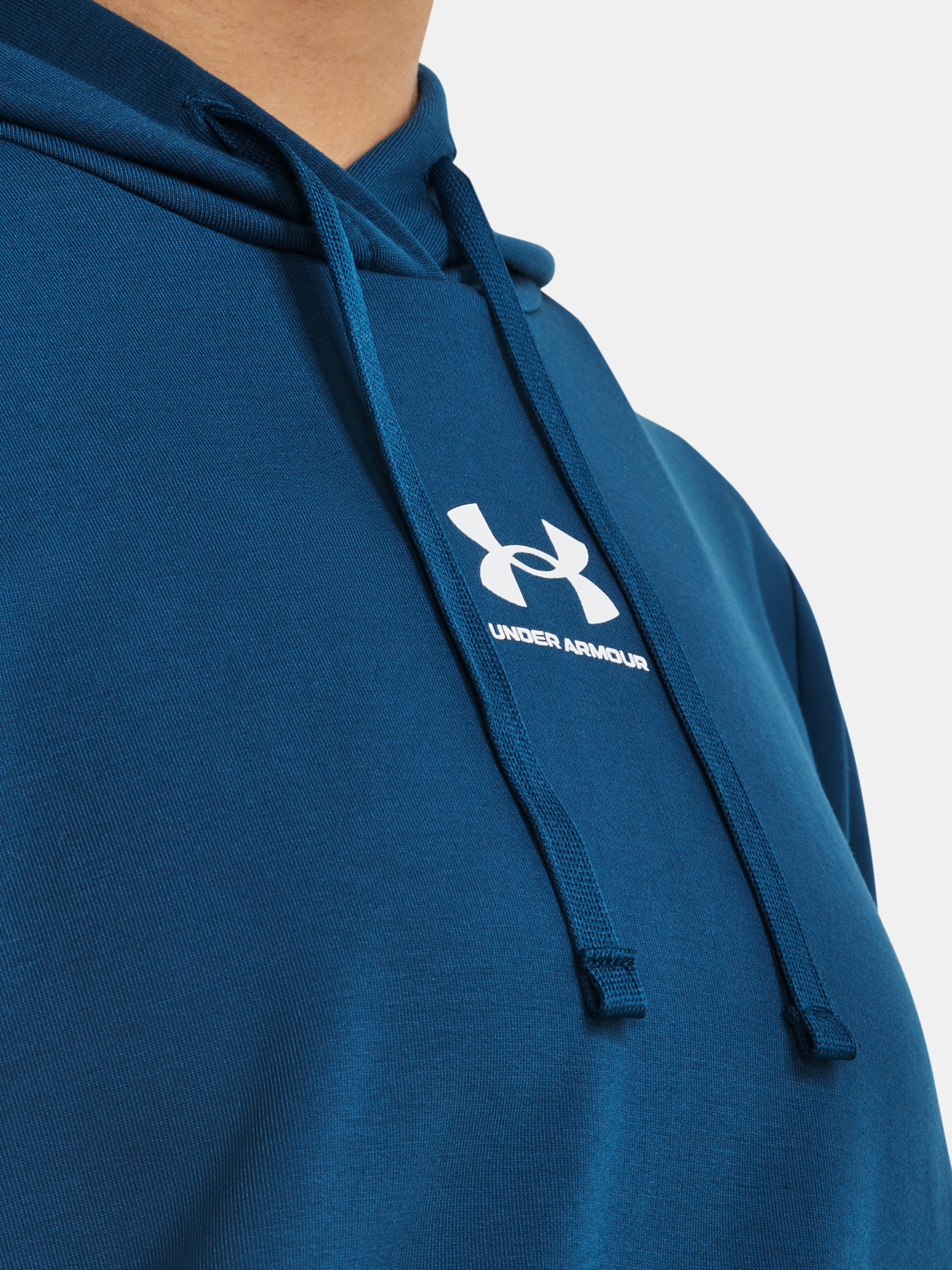 Jachete si tricouri pentru femei Under Armour - albastru