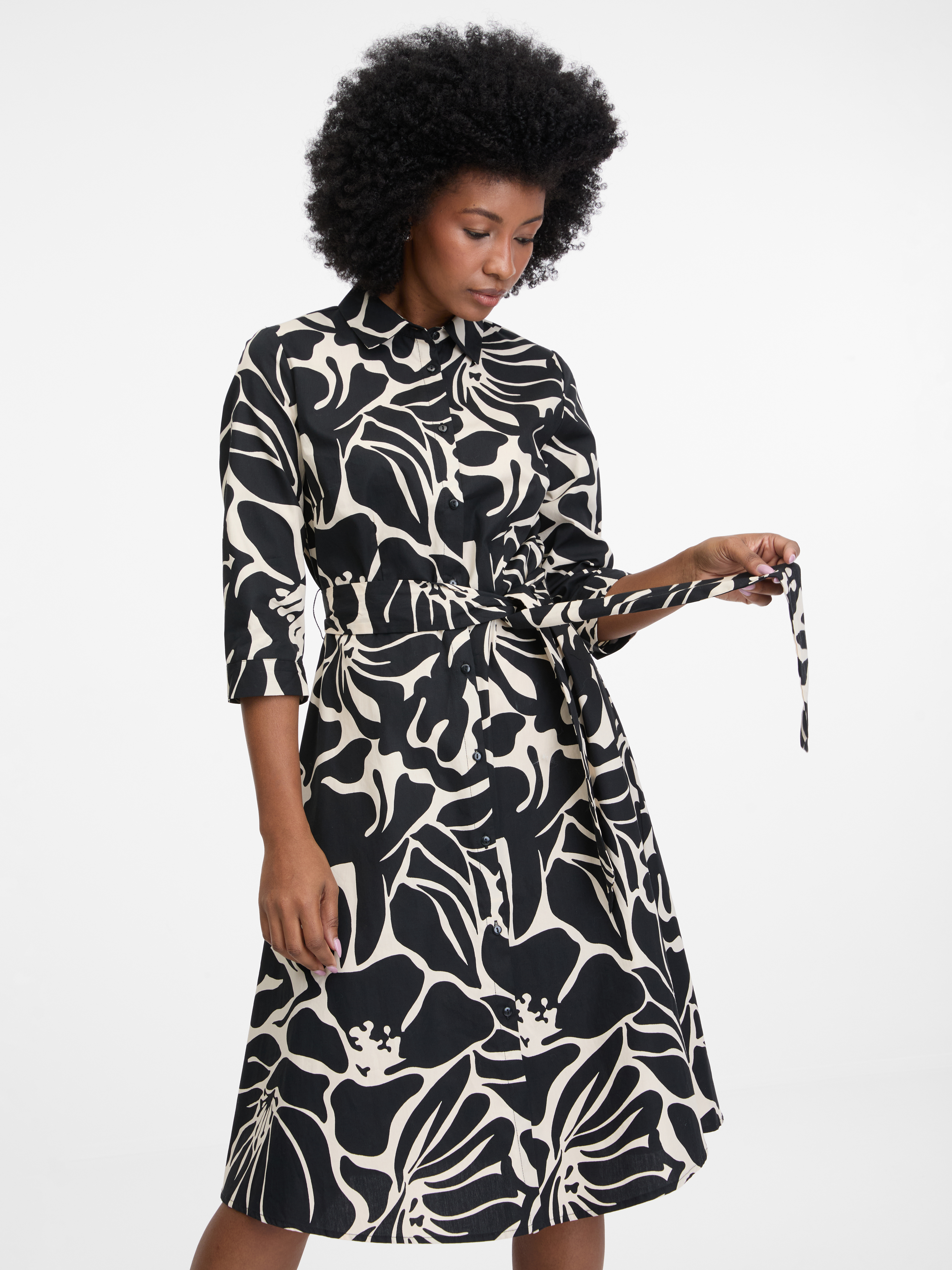 Levně Orsay Černé dámské vzorované košilové šaty - Dámské