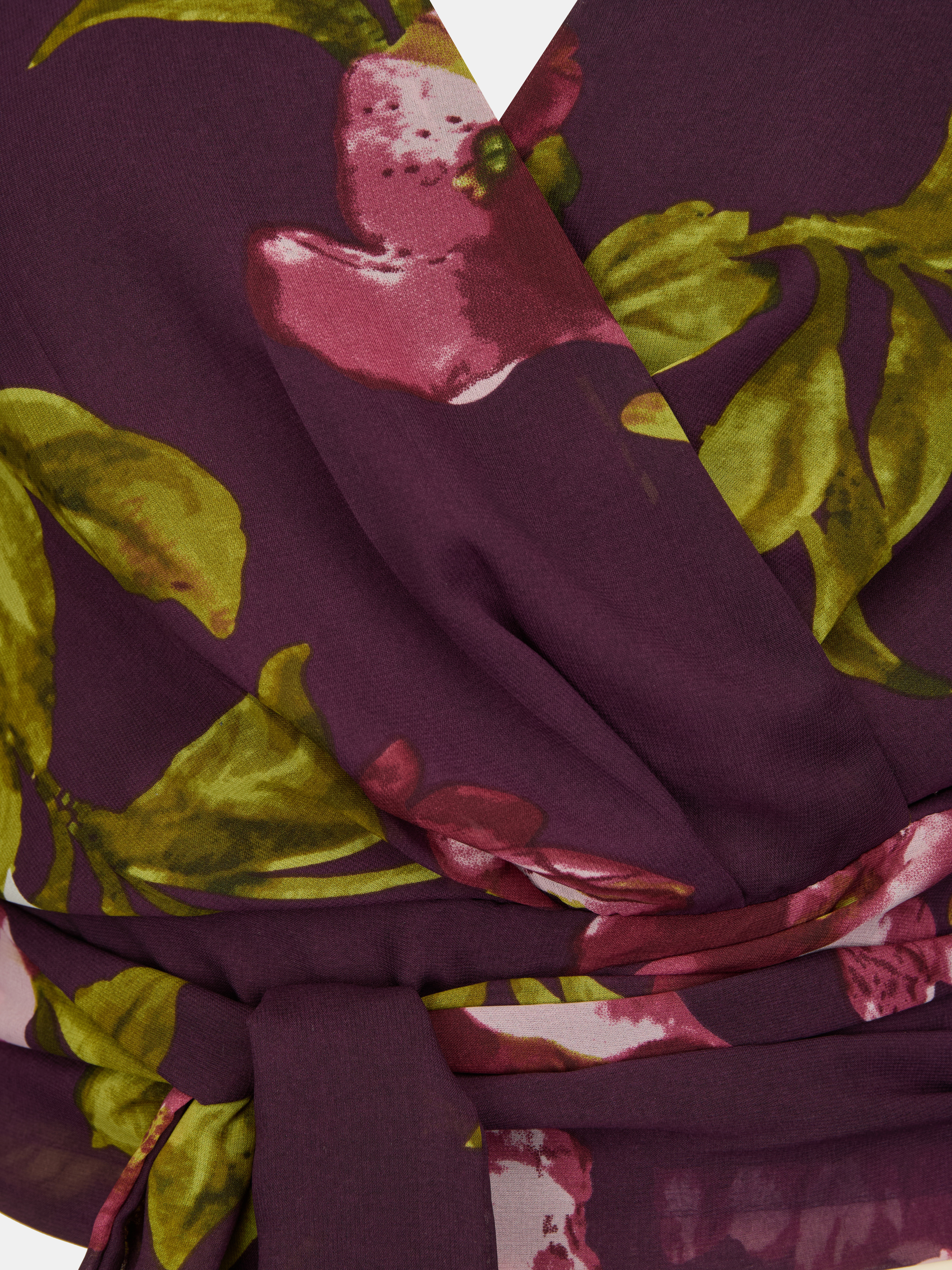 Лилава блуза с прехлупване и флорален мотив