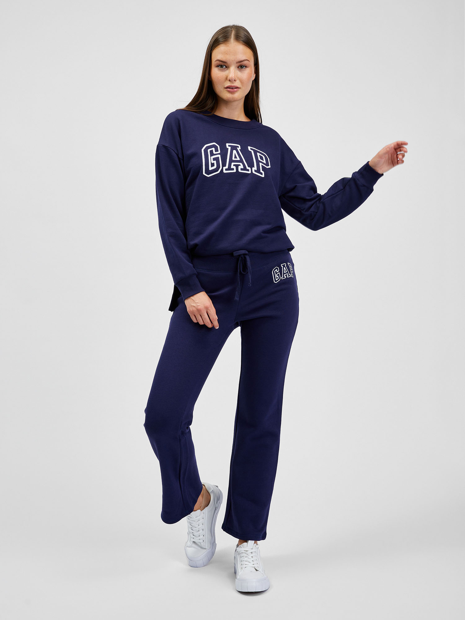 Straight sweatpants with GAP logo - Women