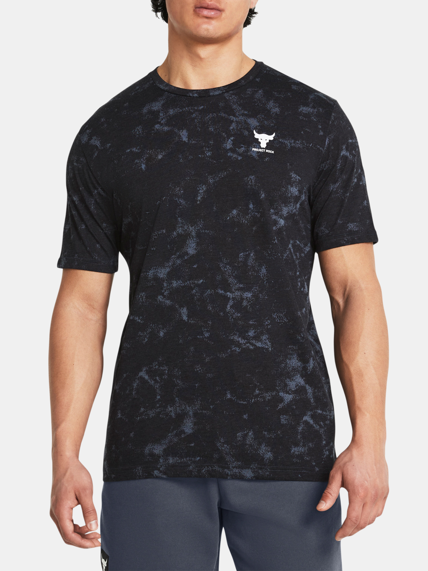 Under Armour Tričko UA Pjt Rck Payof AOP Graphic-BLK - Pánské