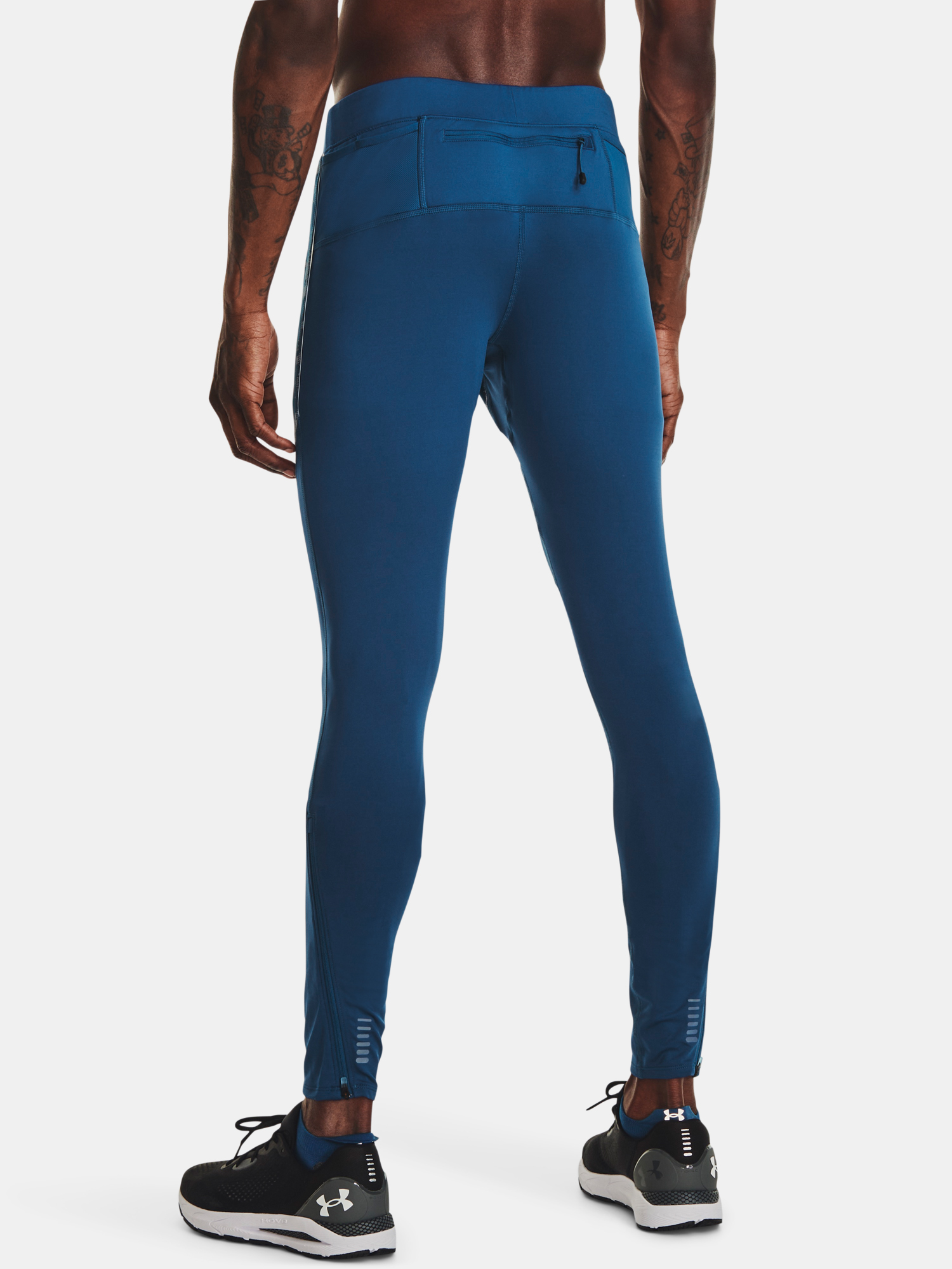 Pantaloni si pantaloni scurti pentru barbati Under Armour - albastru