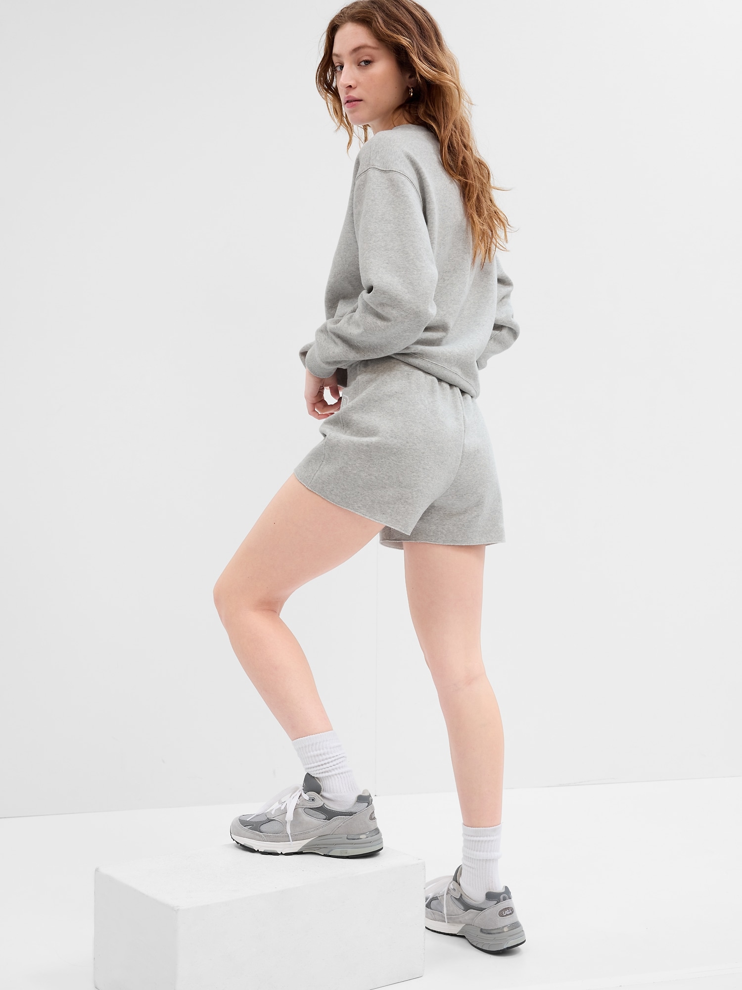 Pantaloni scurti pentru femei GAP - gri deschis