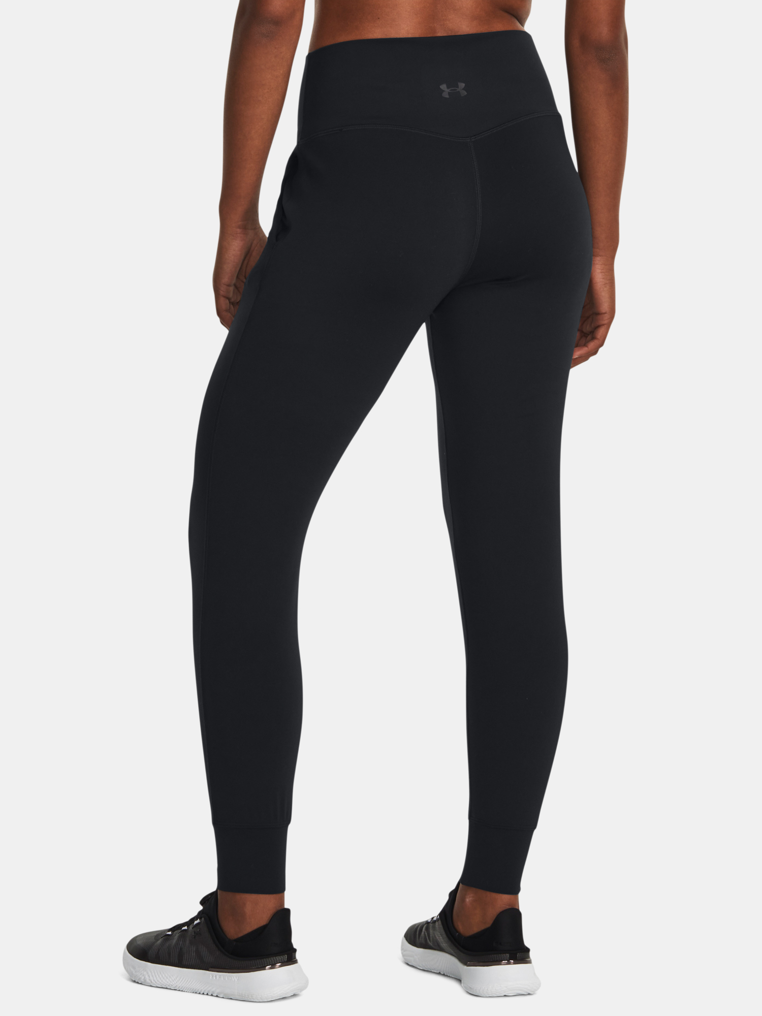 Pantaloni si pantaloni scurti pentru femei Under Armour - negru
