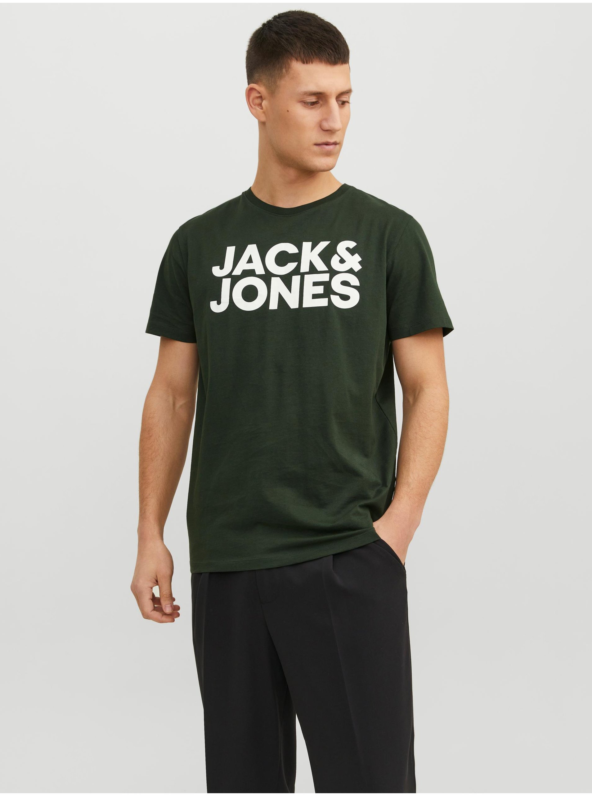 Levně Tmavě zelené pánské tričko Jack & Jones Corp - Pánské