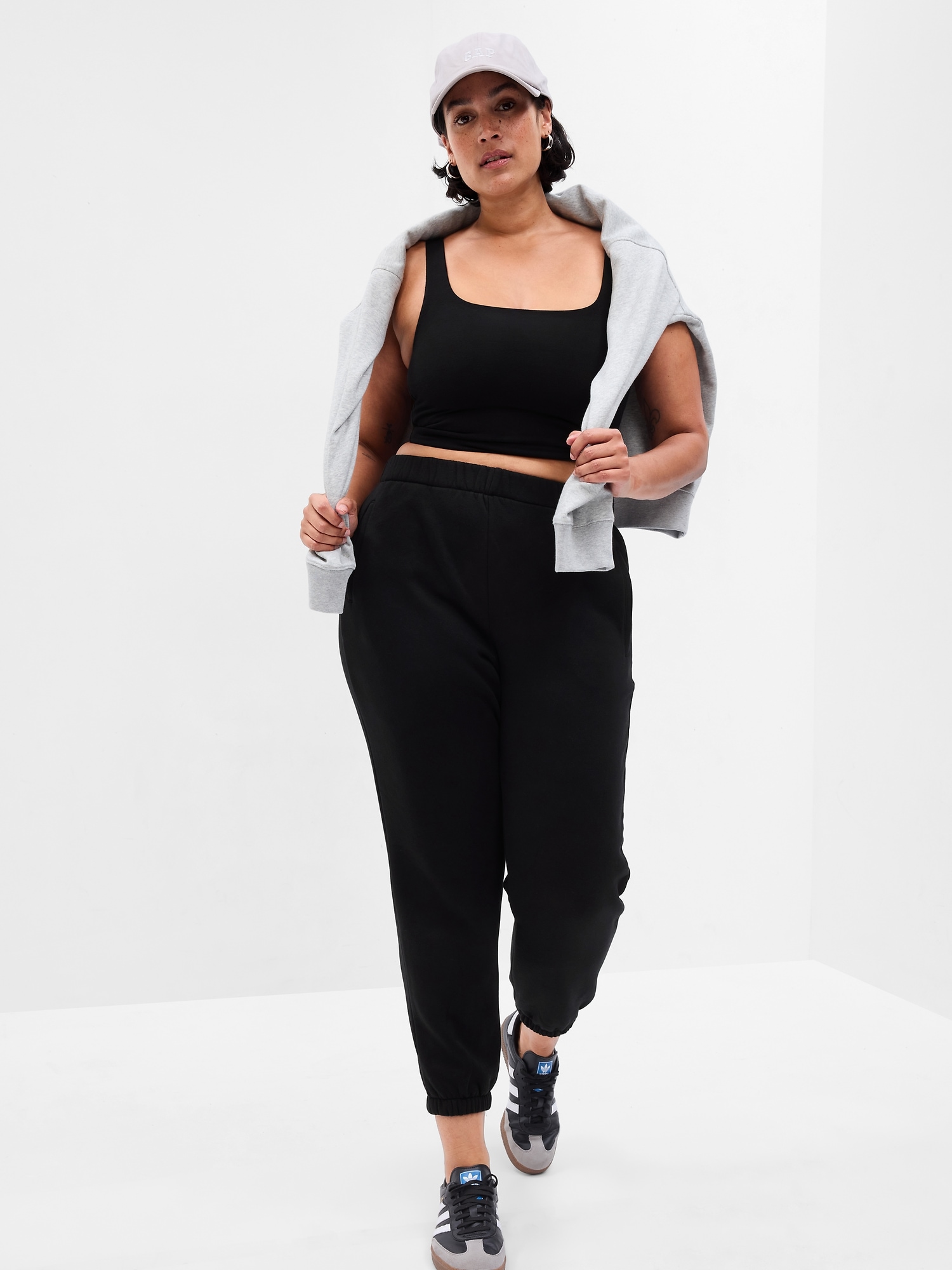 Pantaloni sport pentru femei GAP - negru
