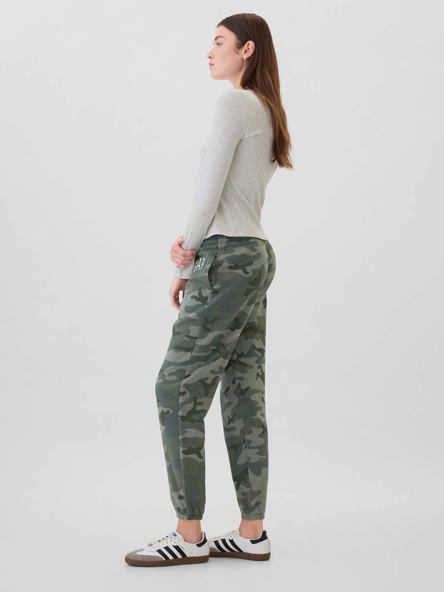 Pantaloni sport pentru femei GAP - verde