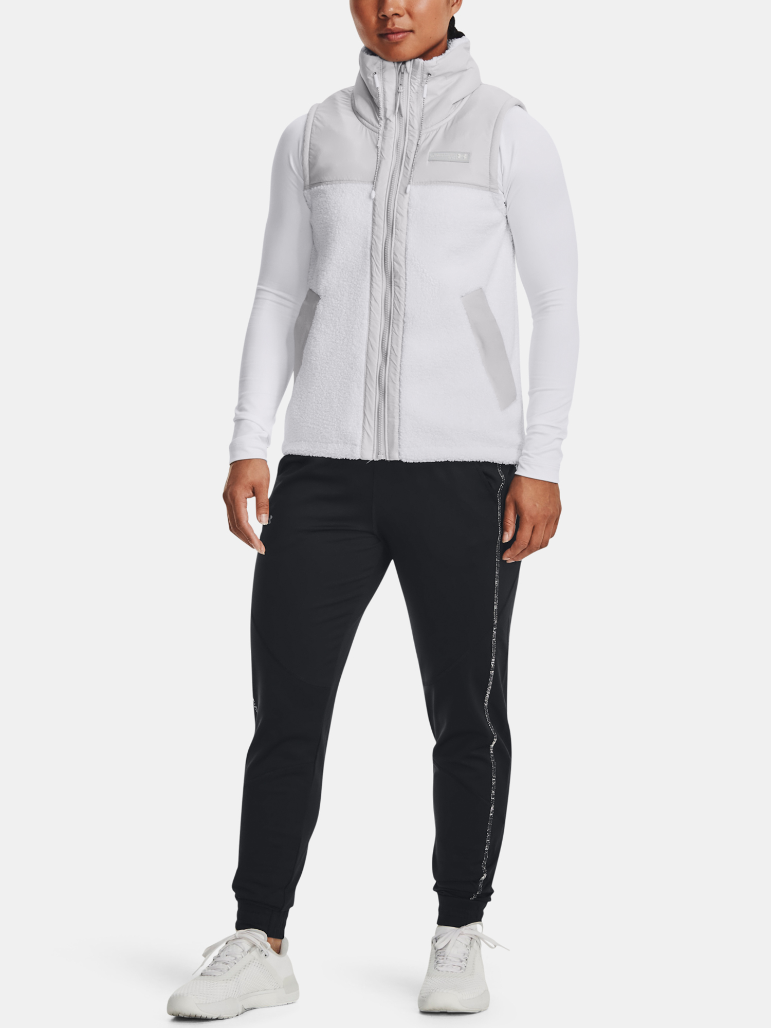 Pantaloni si pantaloni scurti pentru femei Under Armour - negru