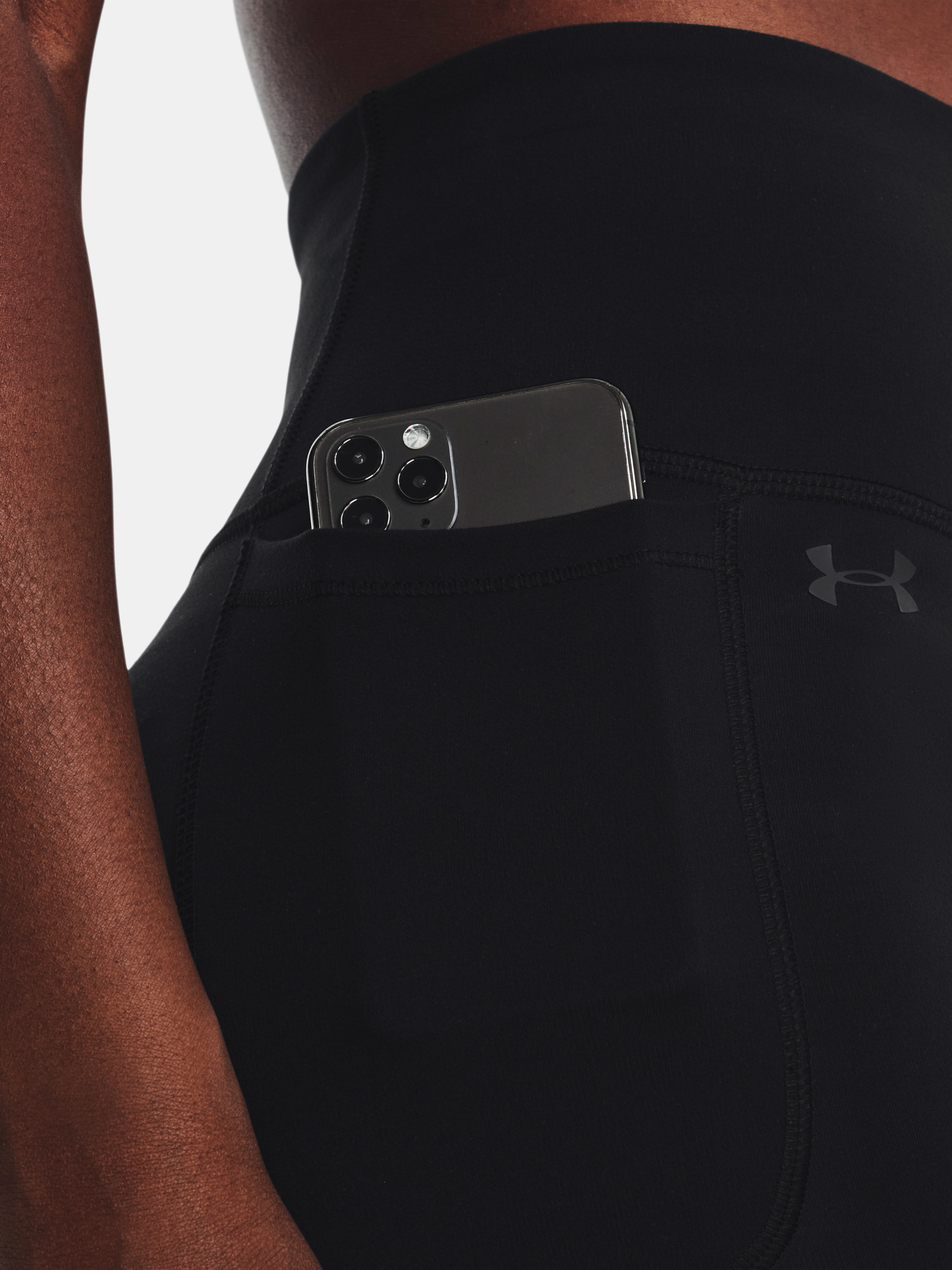 Pantaloni si pantaloni scurti pentru femei Under Armour - negru