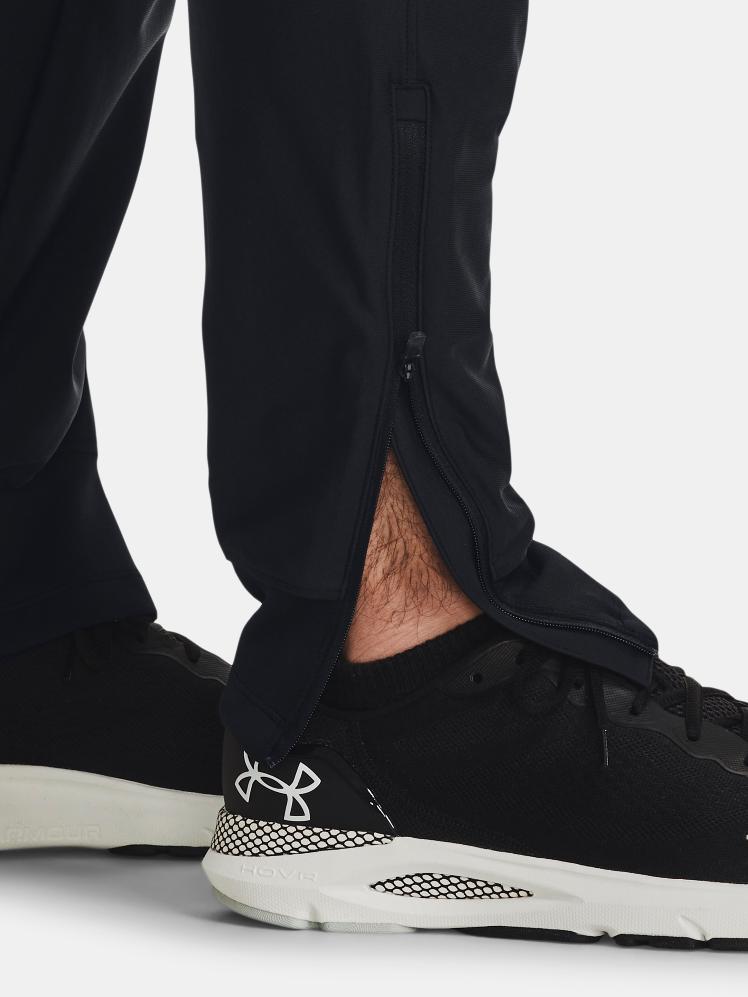 Pantaloni si pantaloni scurti pentru barbati Under Armour - negru