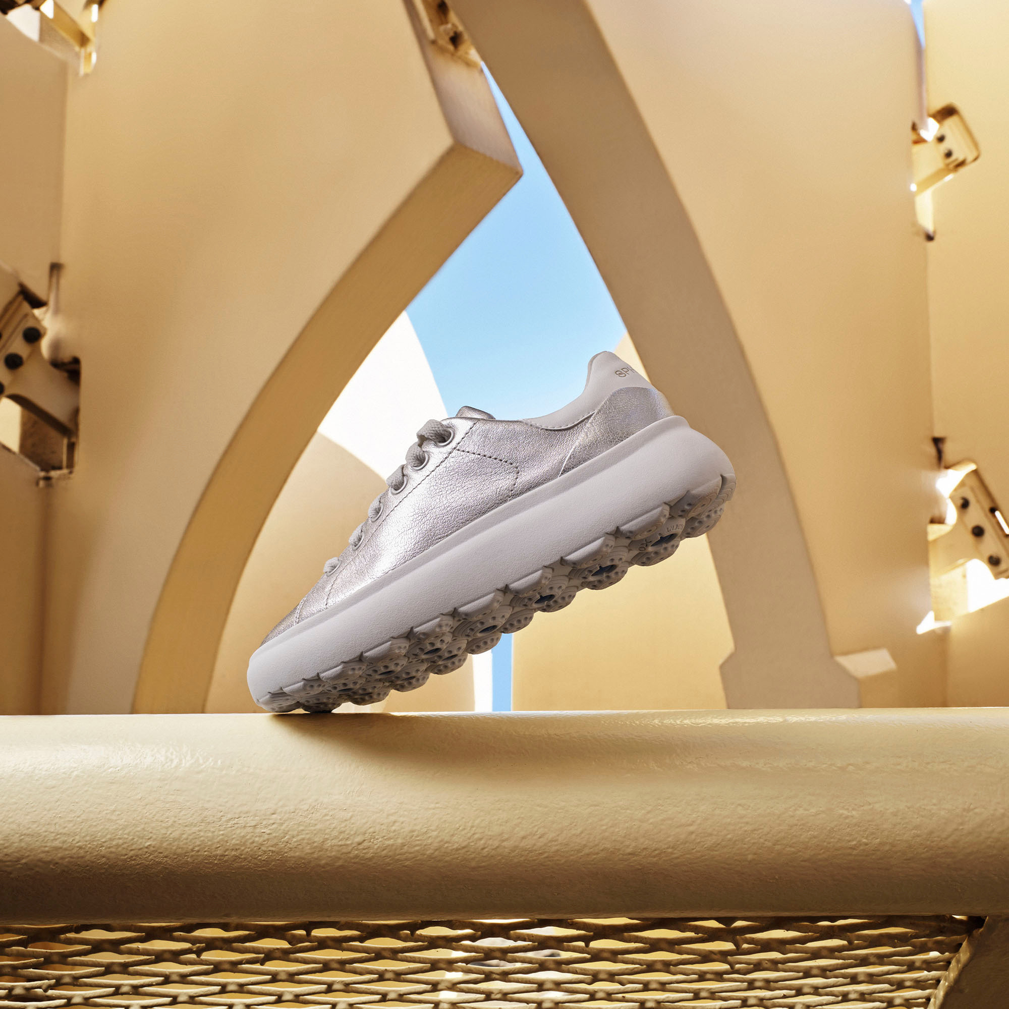 Gold women&#039;s sneakers Geox Spherica EC4.1 - Women&#039;s