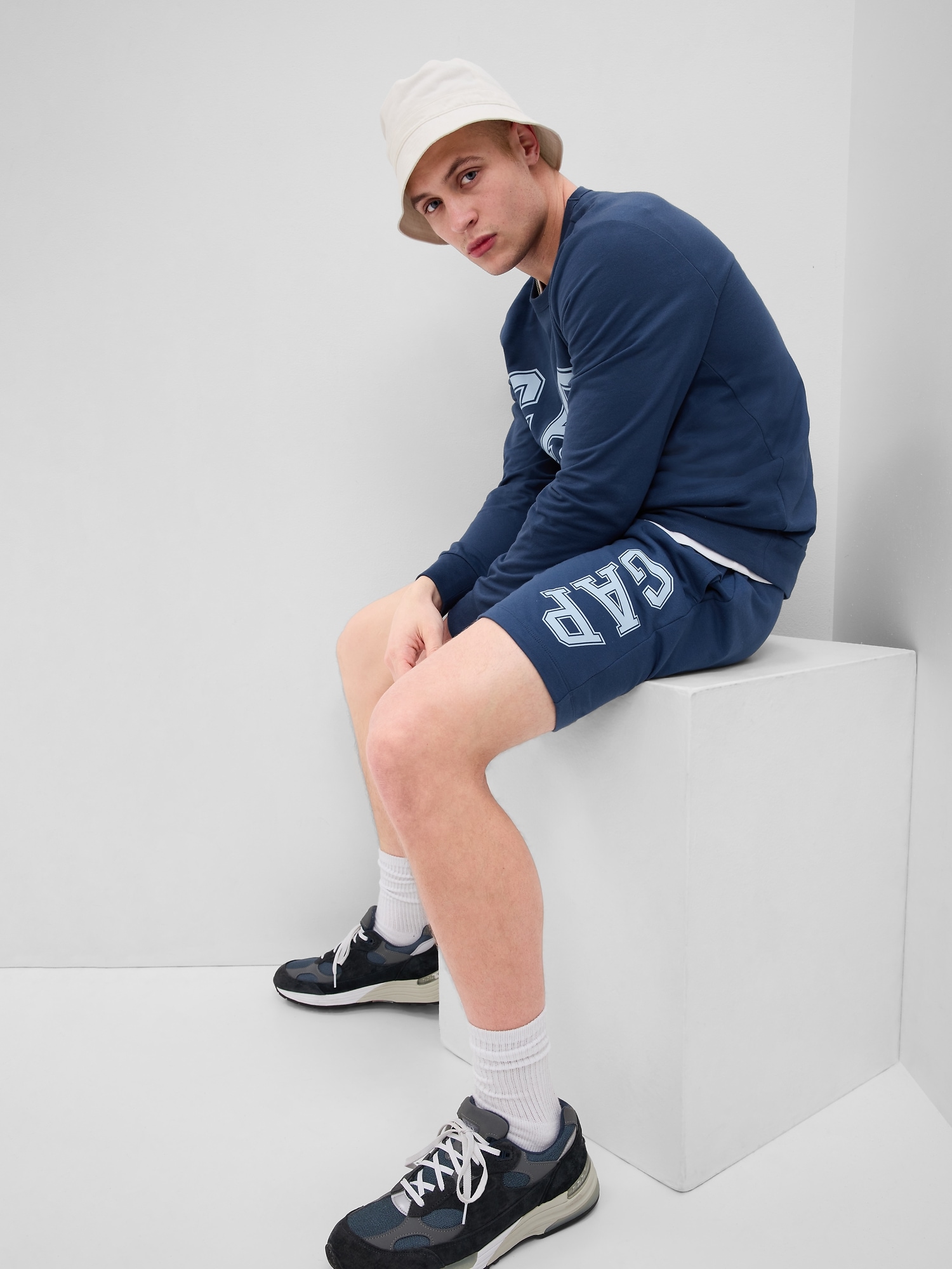 Pantaloni scurti pentru barbati GAP - albastru inchis