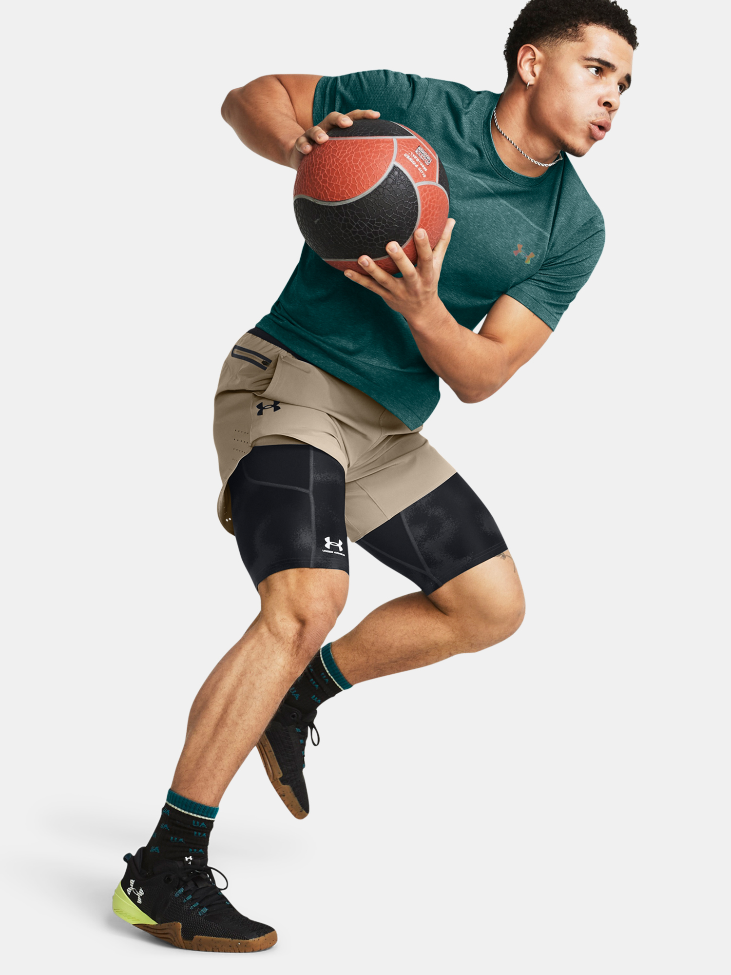 Pantaloni scurti pentru barbati Under Armour - maro deschis
