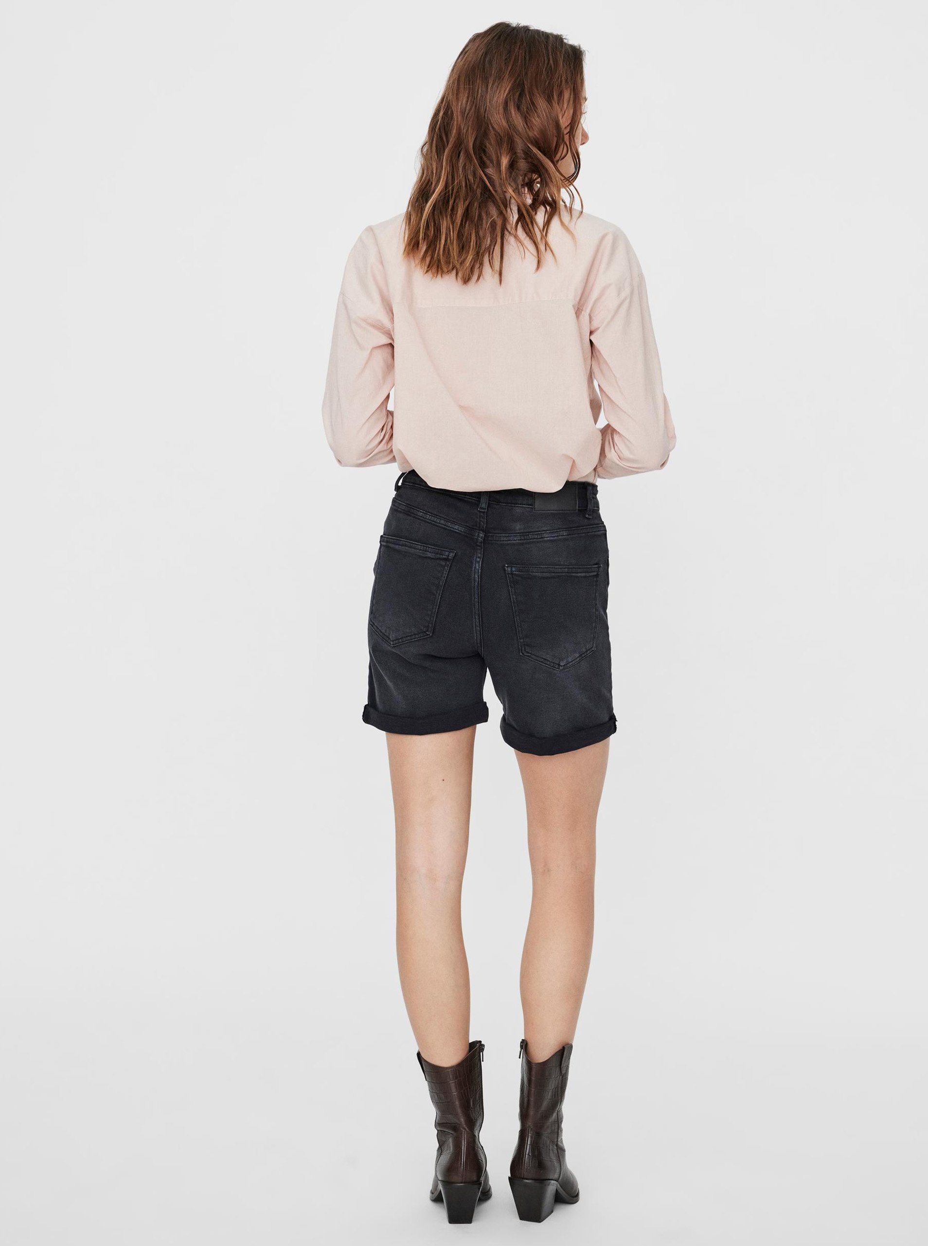 Pantaloni scurti pentru femei VERO MODA - negru