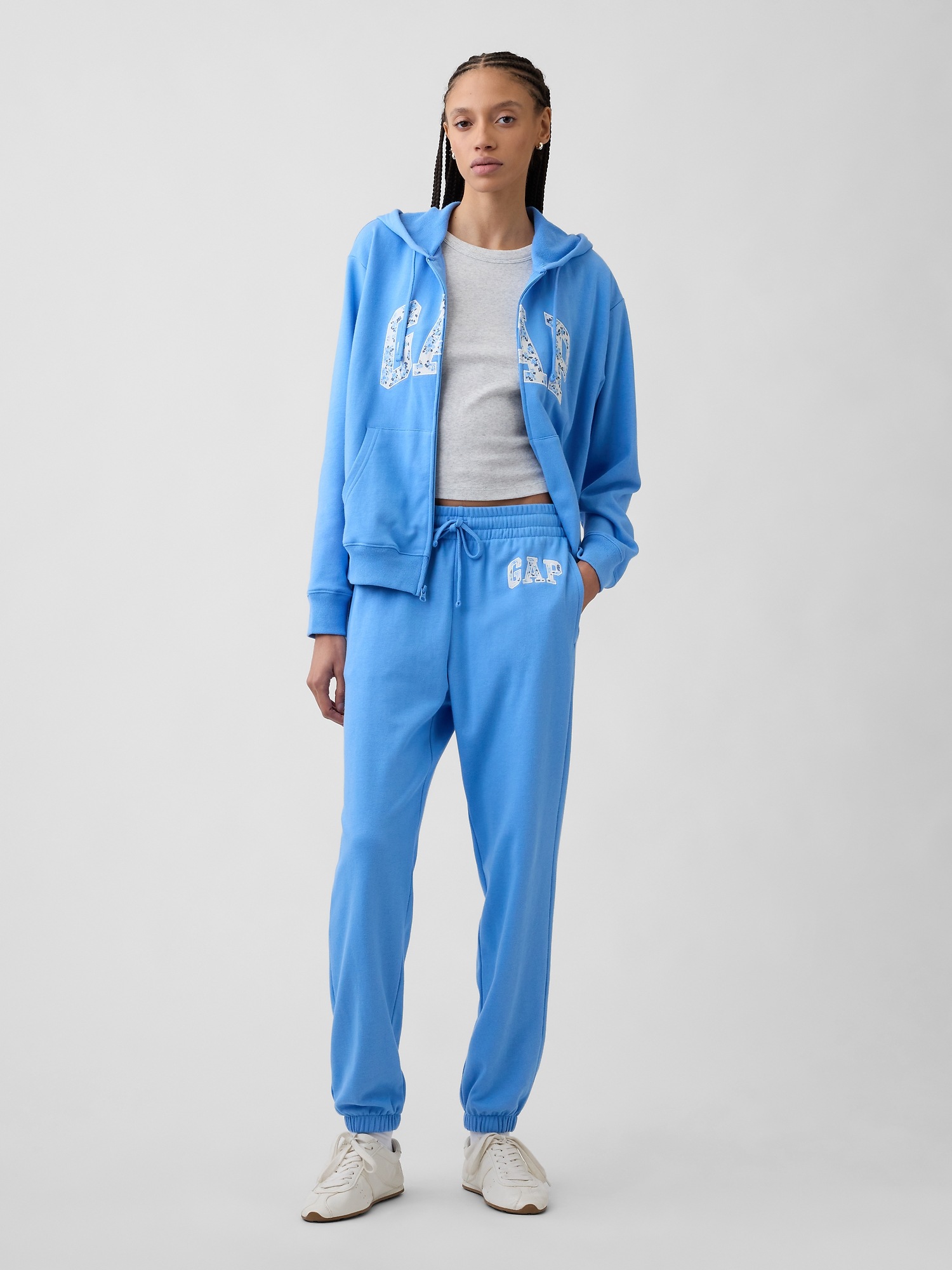 Дамски спортни панталони GAP с лого