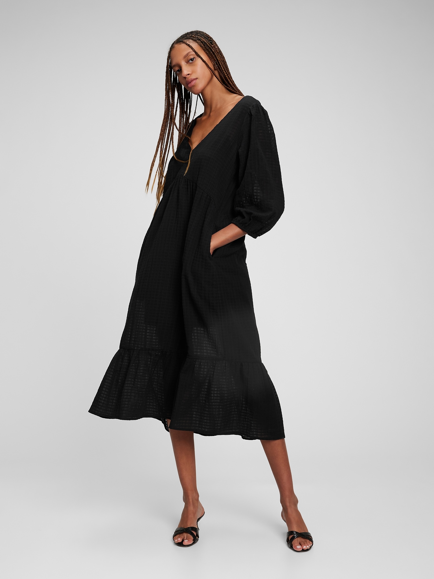 Рокля с V-образно деколте GAP - Миди