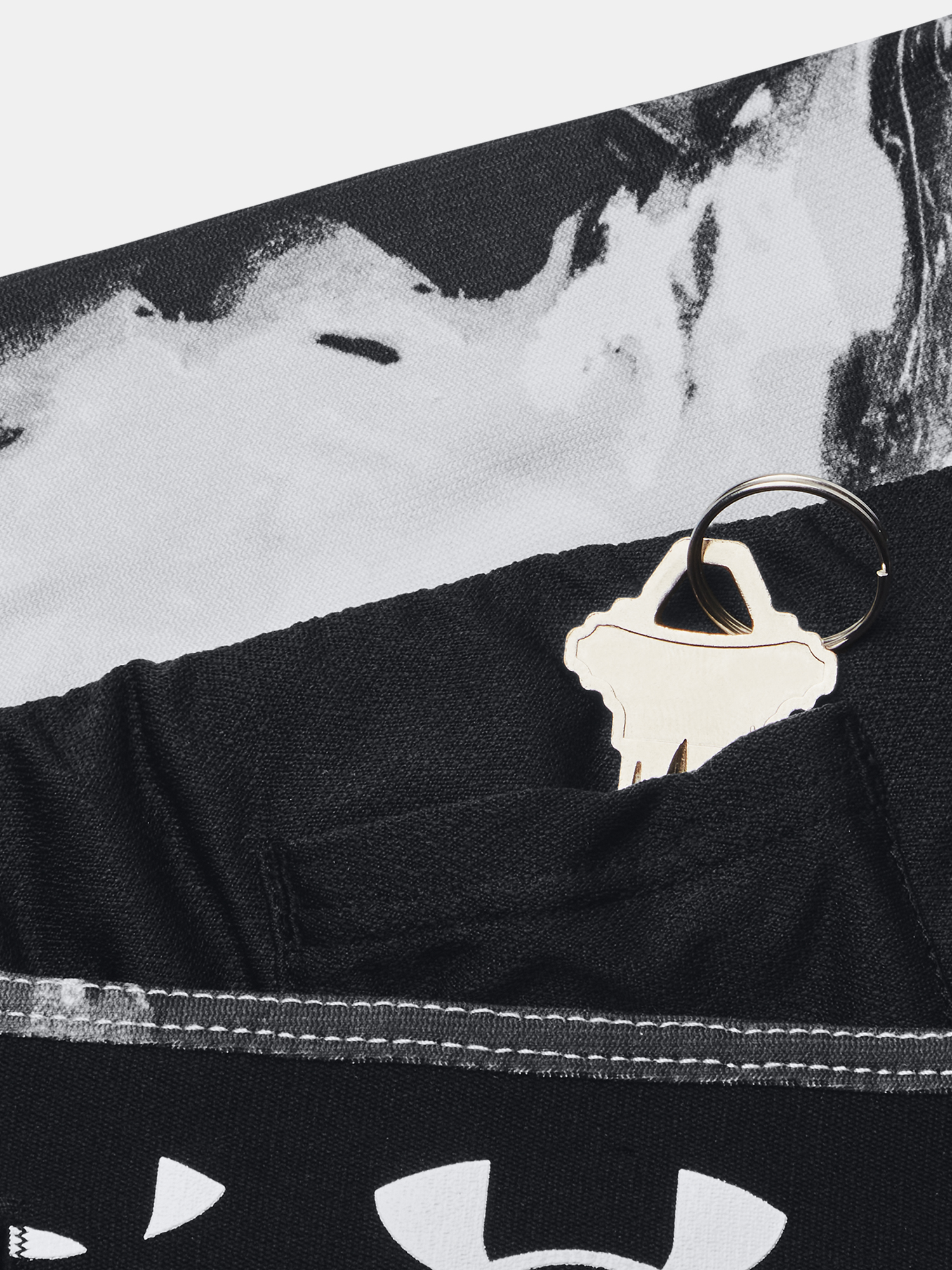 Pantaloni si pantaloni scurti pentru femei Under Armour - negru