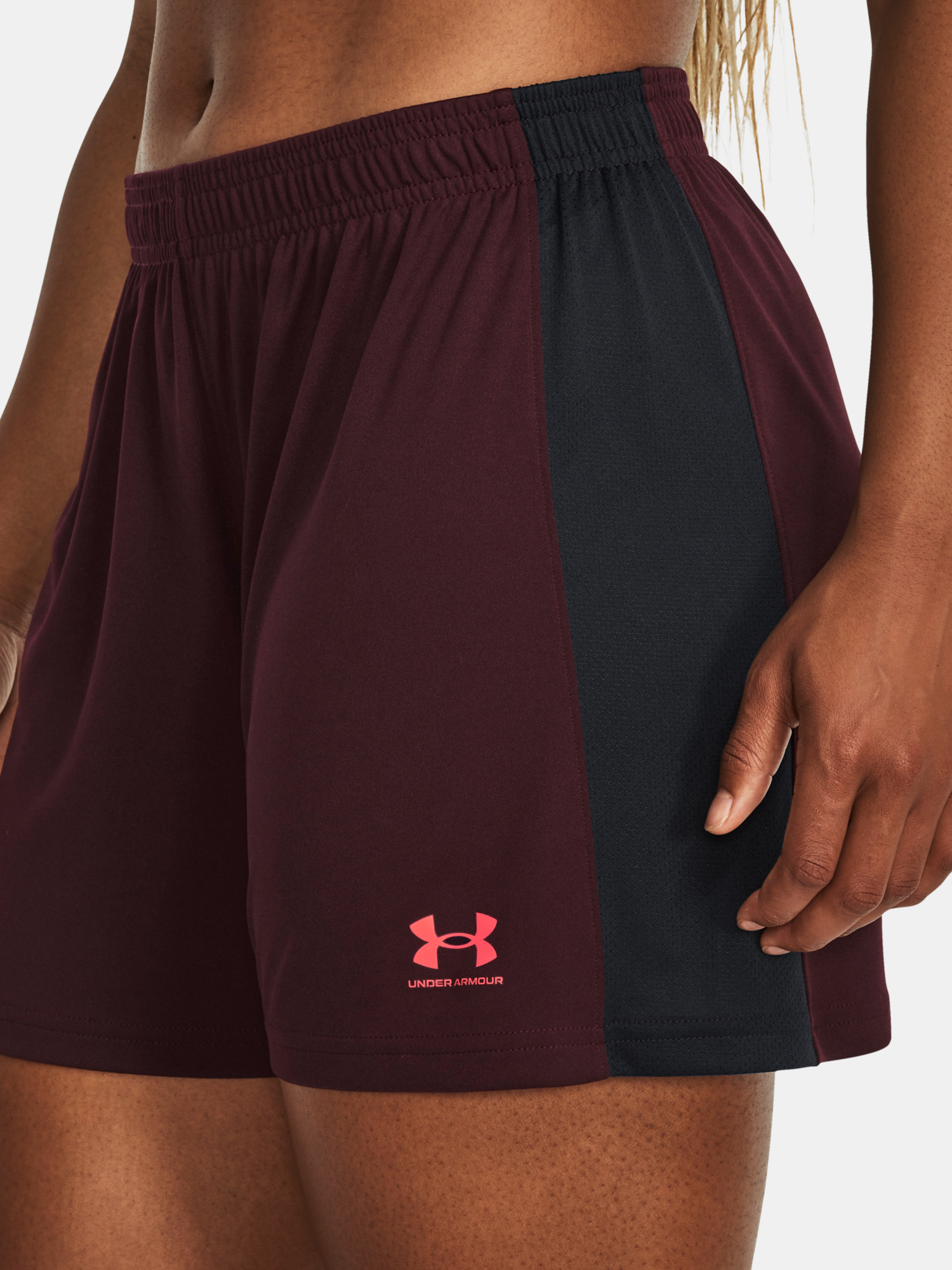 Pantaloni si pantaloni scurti pentru femei Under Armour - rosu