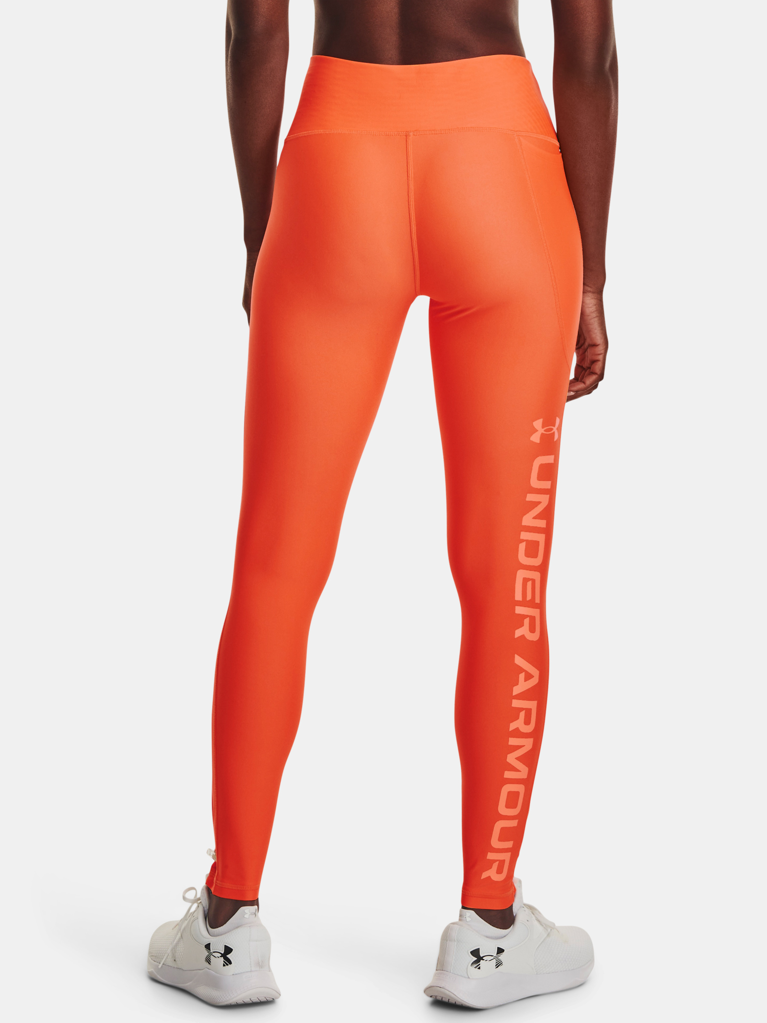 Pantaloni si pantaloni scurti pentru femei Under Armour - oranj