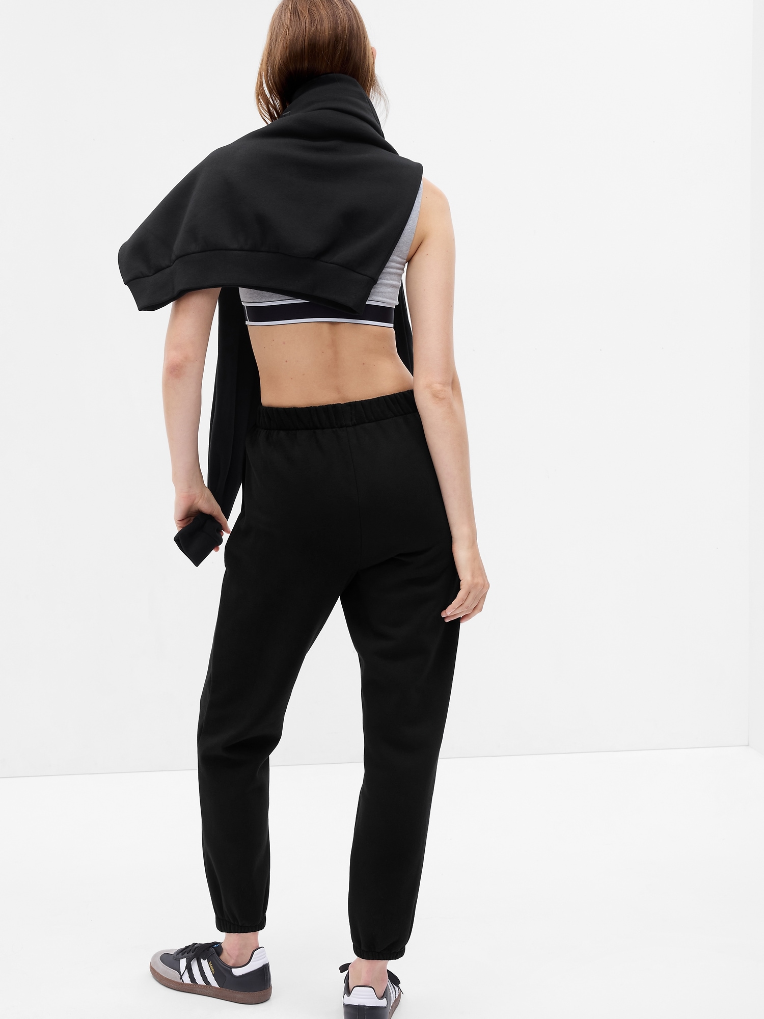Pantaloni sport pentru femei GAP - negru