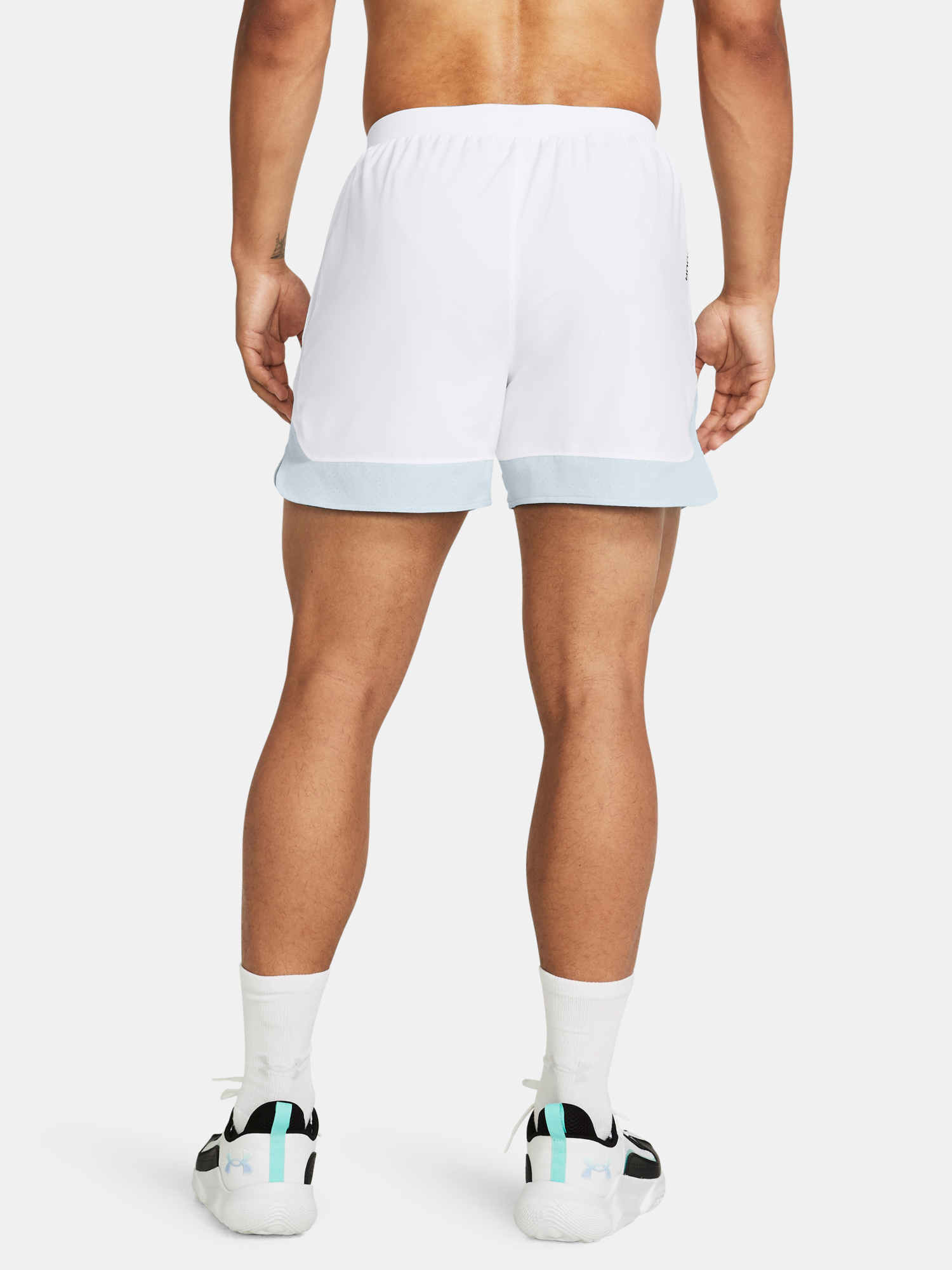 Biele športové kraťasy Under Armour UA Baseline 5in Short