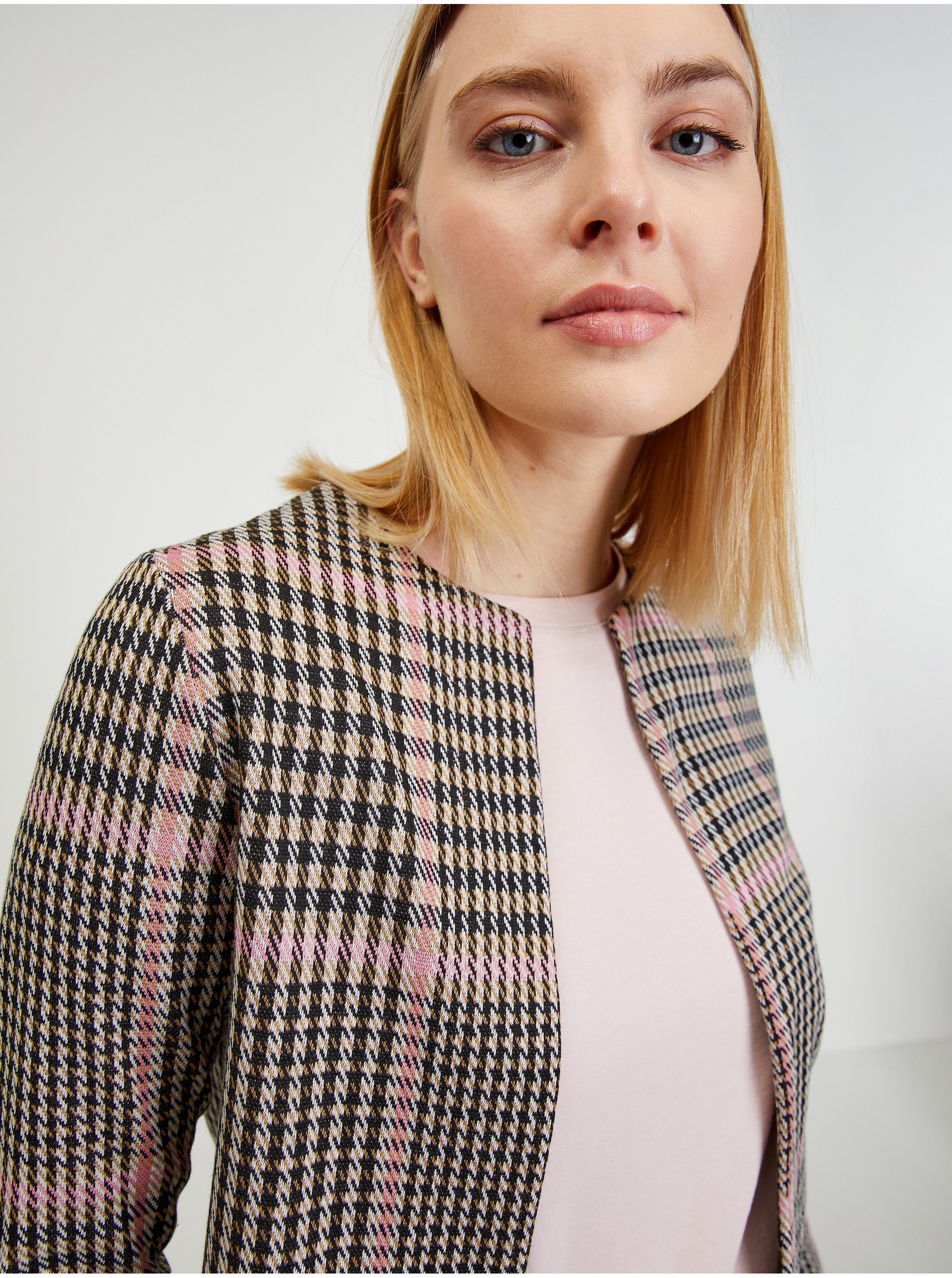 Sacouri si blazere pentru femei ORSAY - negru, roz