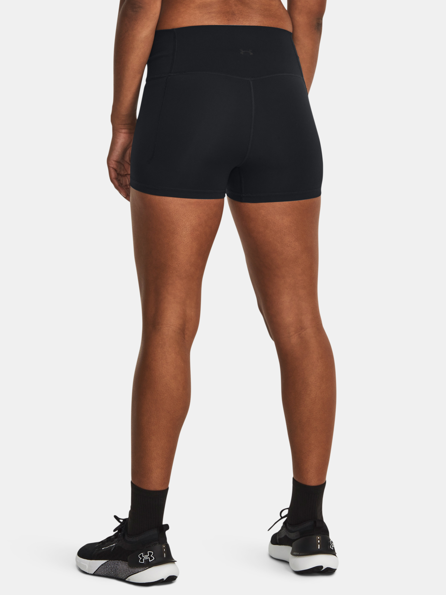 Pantaloni si pantaloni scurti pentru femei Under Armour - negru