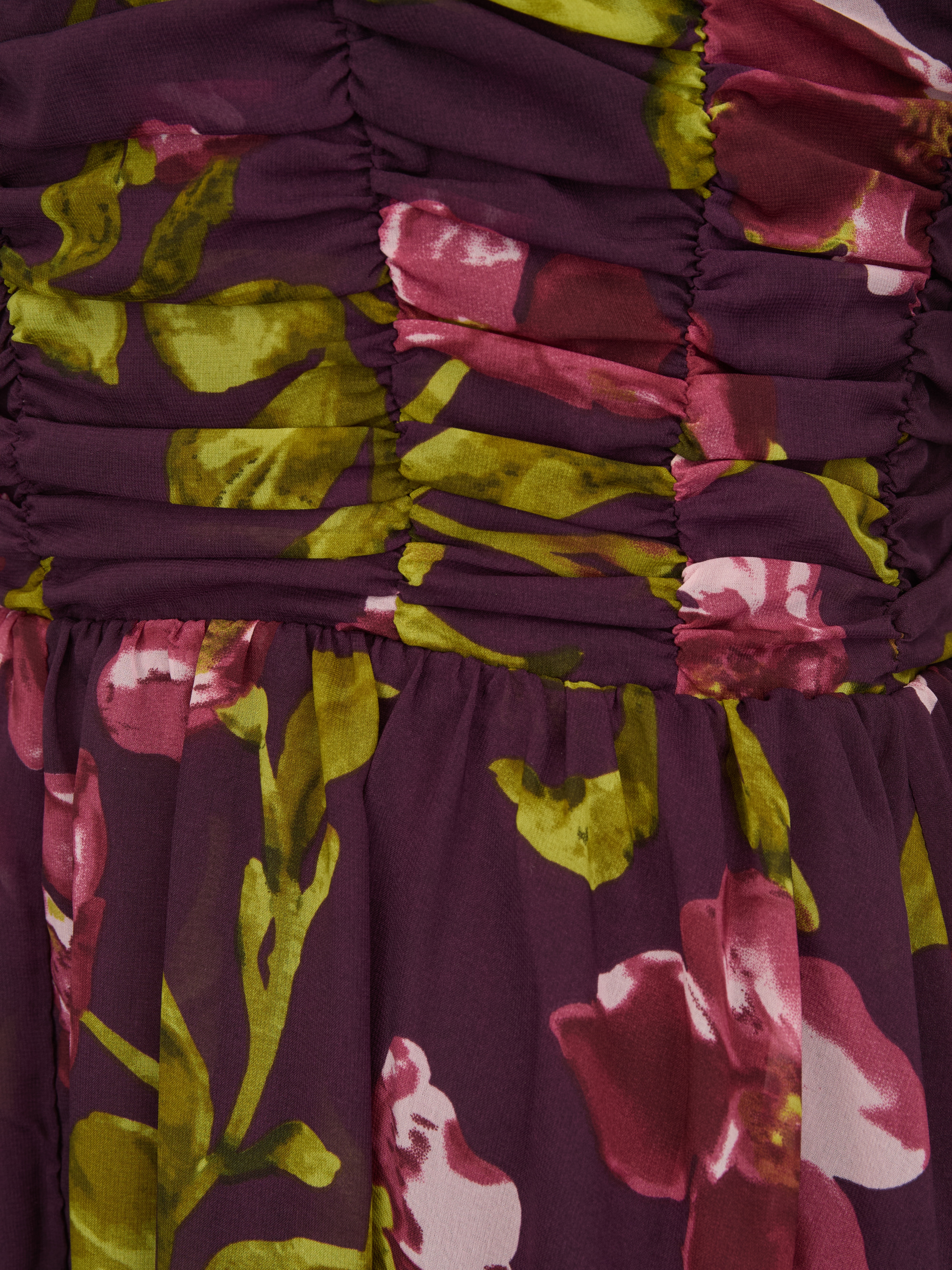 Лилава дамска миди рокля с флорален мотив