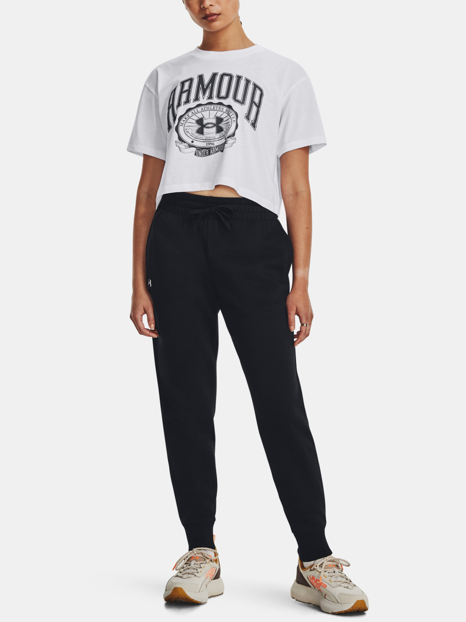 Pantaloni si pantaloni scurti pentru femei Under Armour - negru