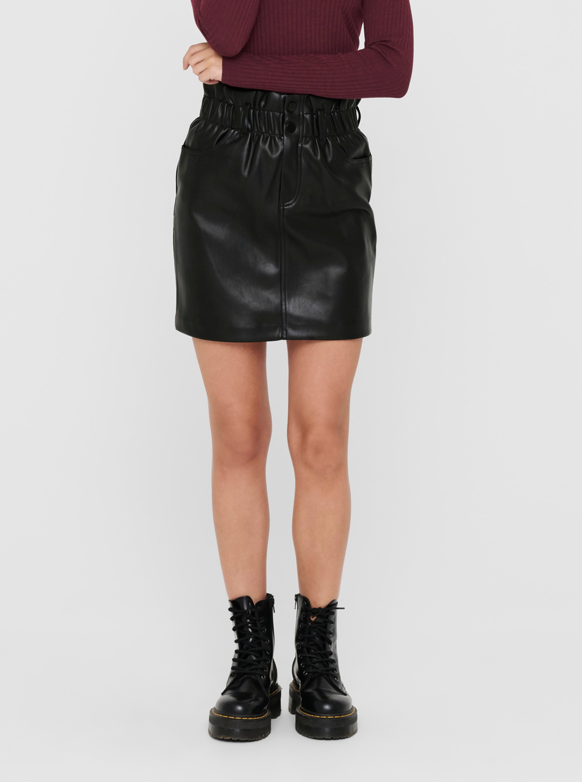 Levně Černá dámská koženková mini sukně ONLY Maiya - Dámské
