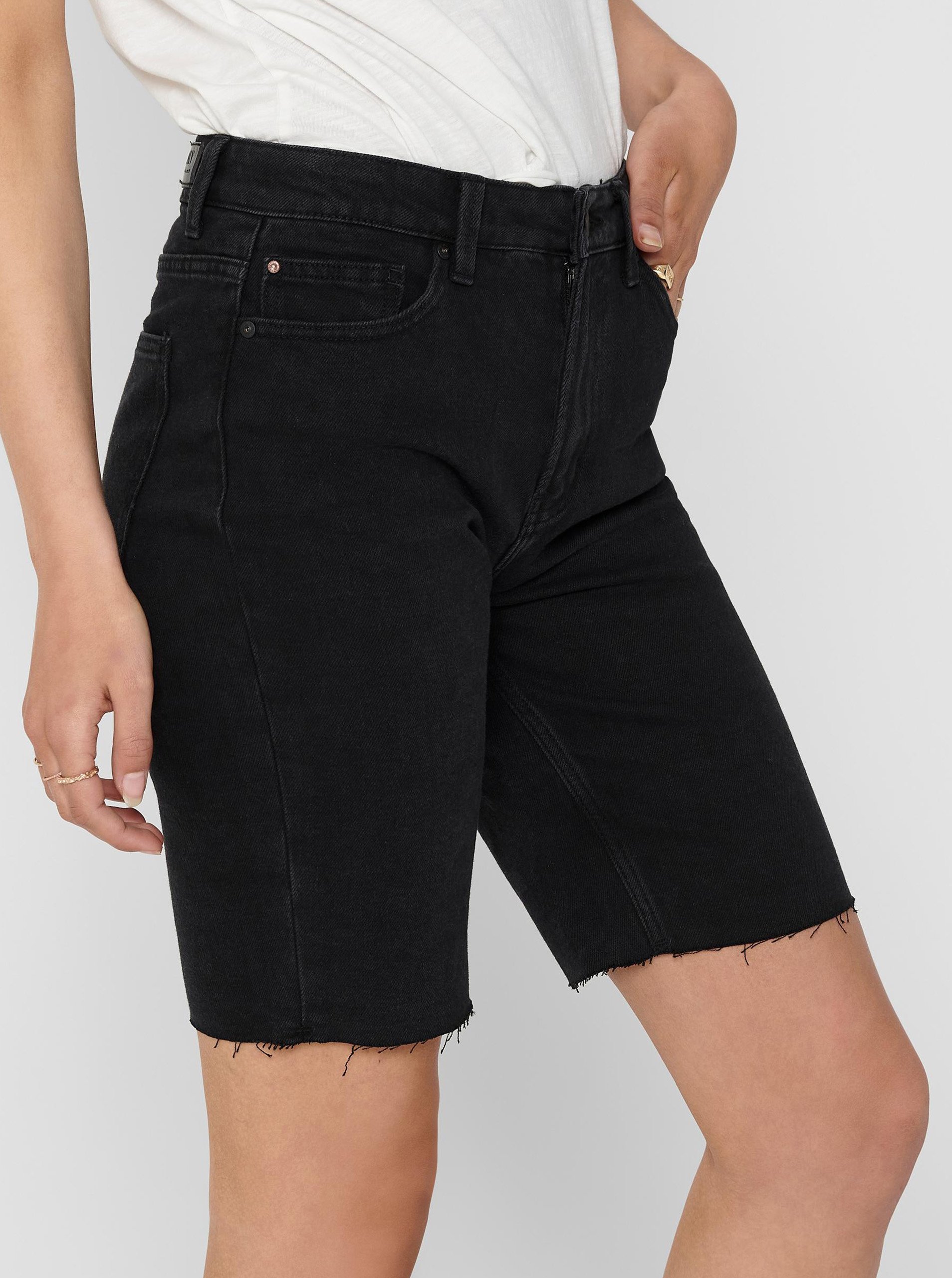 Pantaloni scurti pentru femei ONLY - negru