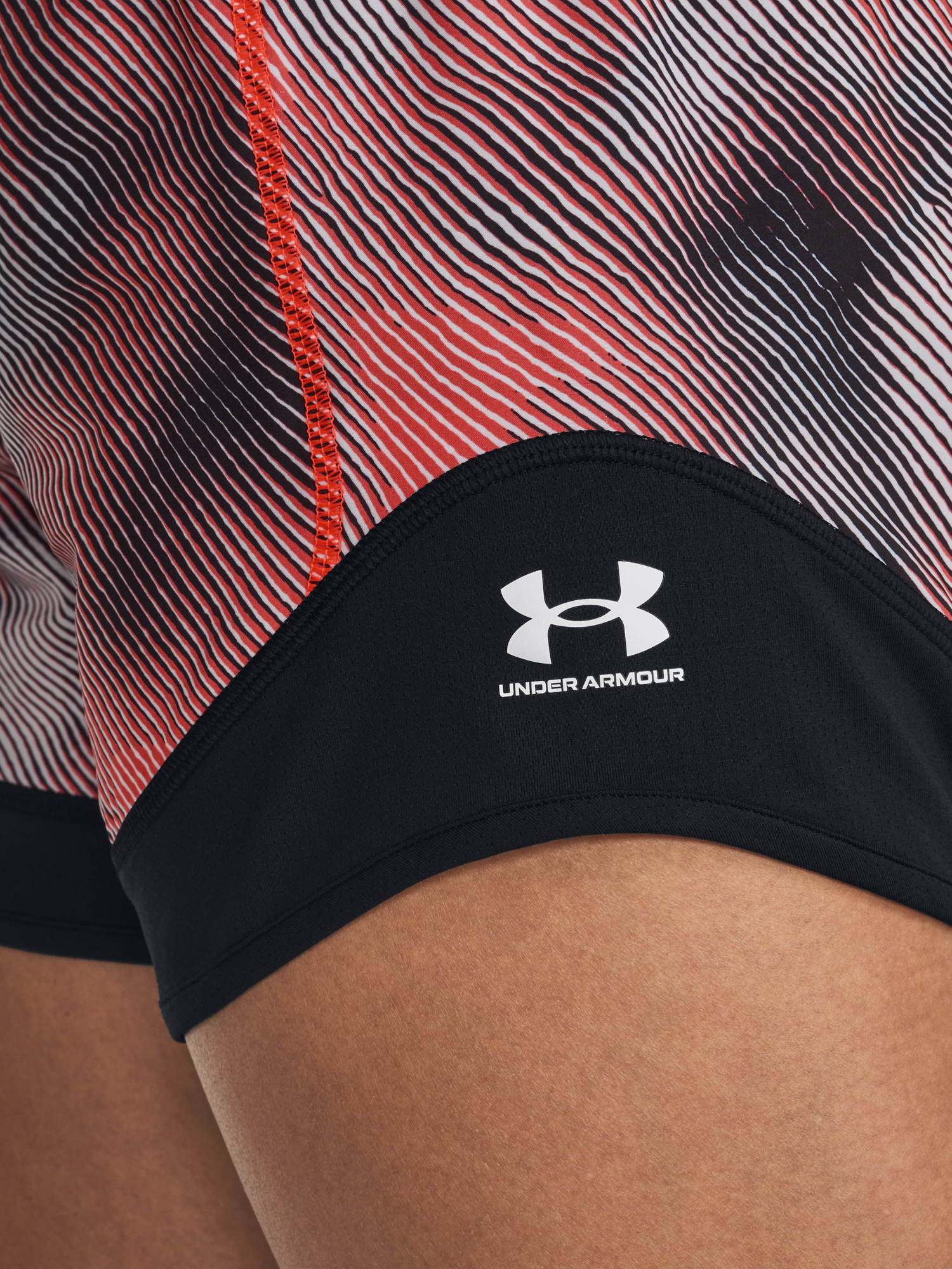 Pantaloni si pantaloni scurti pentru femei Under Armour - rosu, negru, alb