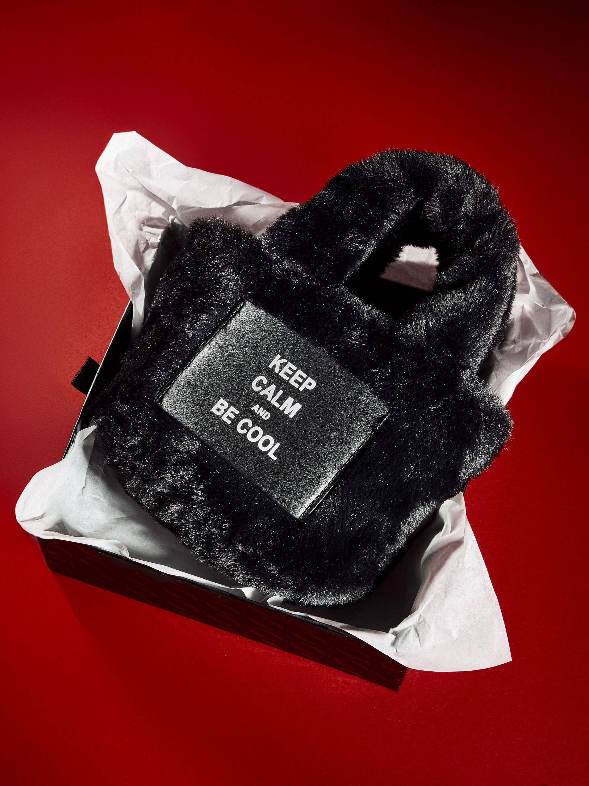 Черна дамска чанта в подаръчна опаковка