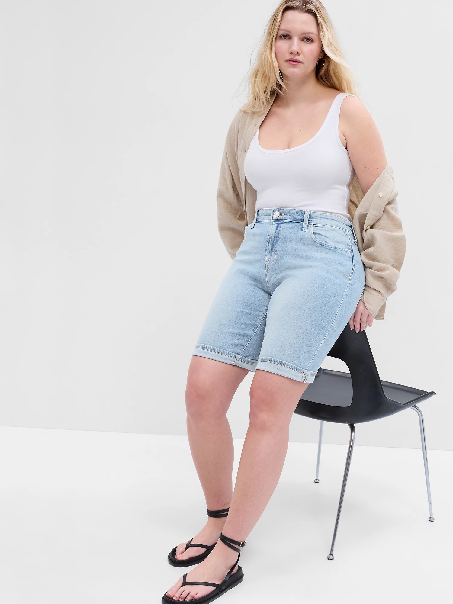 Pantaloni scurti pentru femei GAP - albastru deschis
