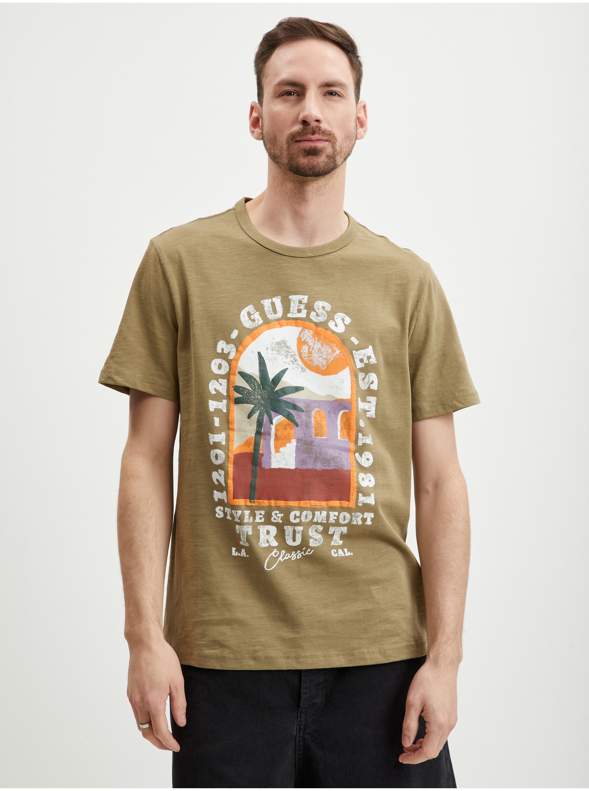 Levně Béžové pánské tričko Guess Palm Window - Pánské