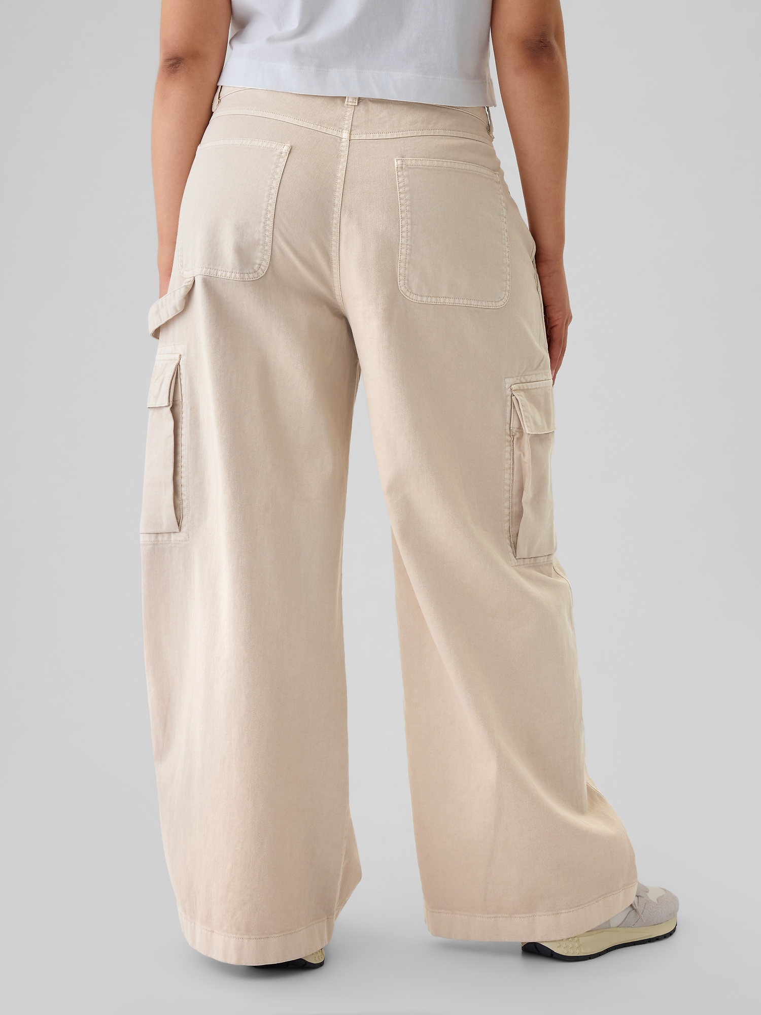 GAP Trousers with pockets Baggy Khaki Cargo - Women's