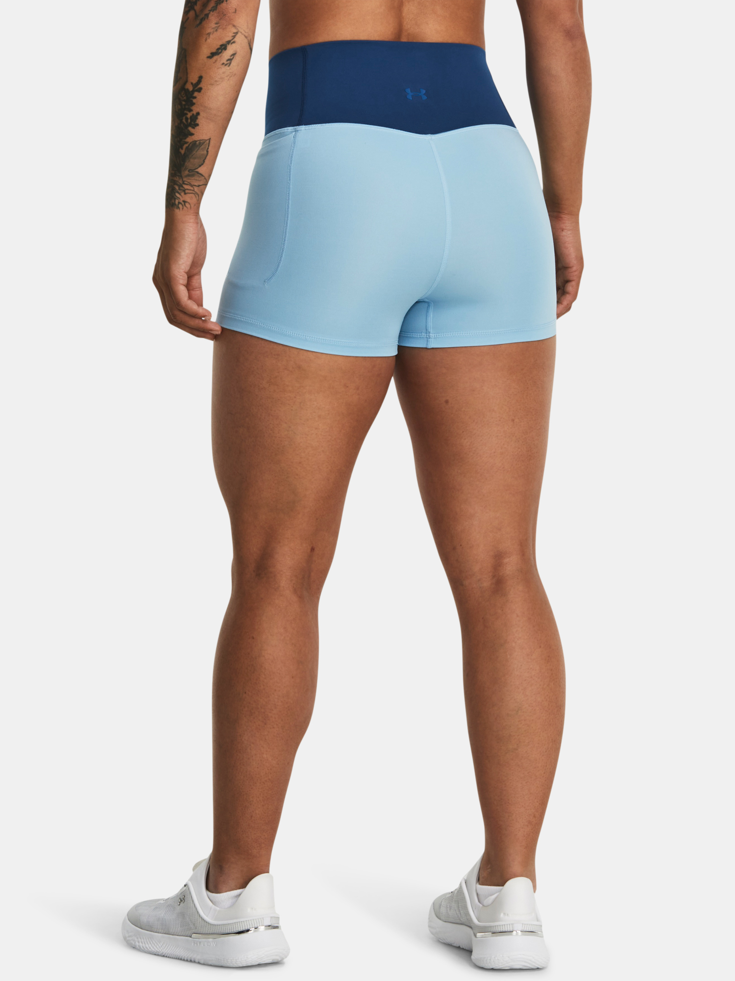 Pantaloni si pantaloni scurti pentru femei Under Armour - albastru deschis, albastru
