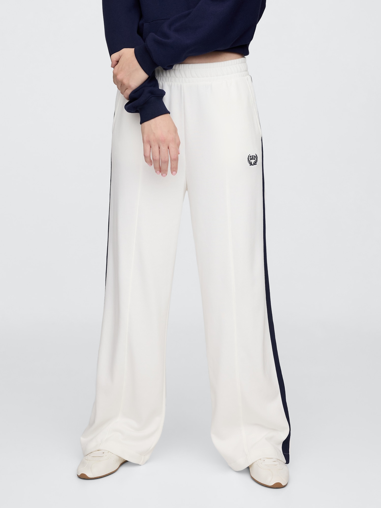 GAP Sweatpants with logo - Women's