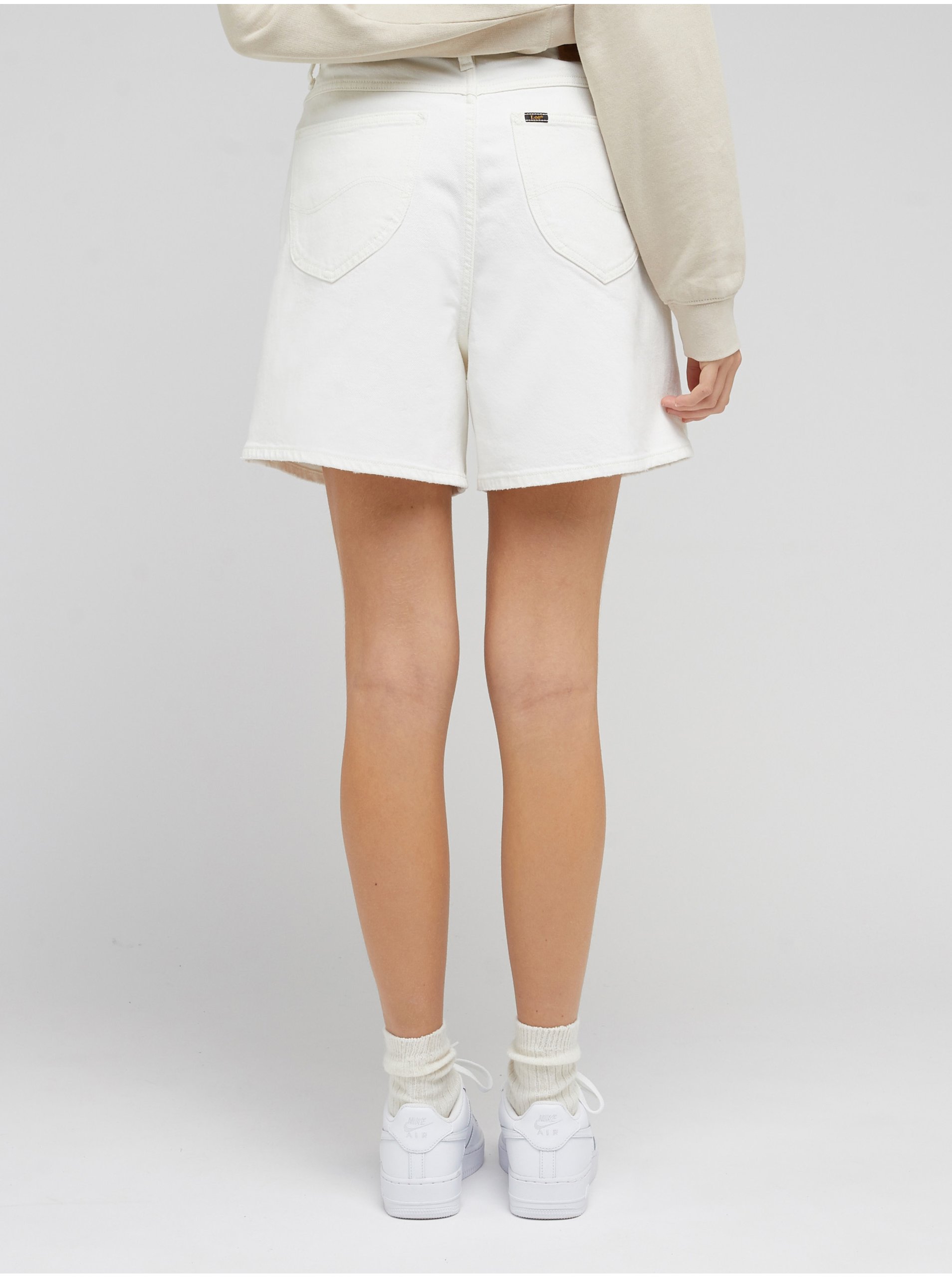 Pantaloni scurti de dama, Lee