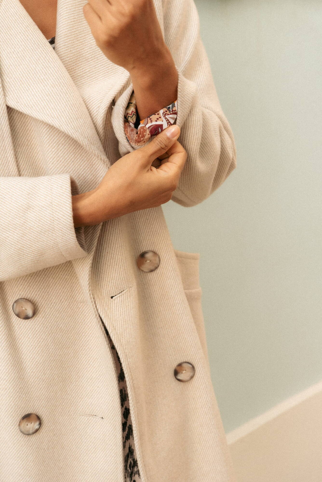 Beige double-breasted coat with Blue Shadow belt