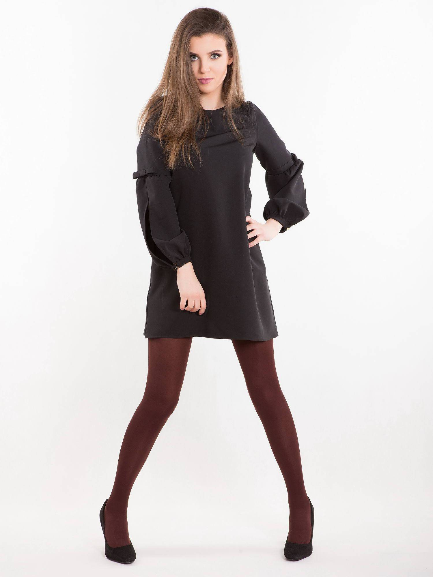 Dress decorated with slits on the sleeves black