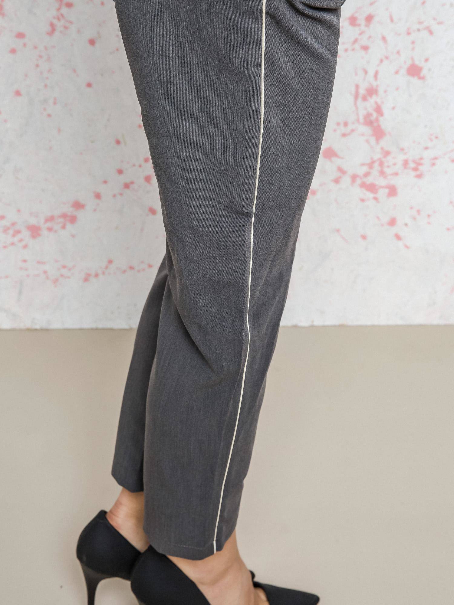 Euphora carrot pants with anthracite stripes